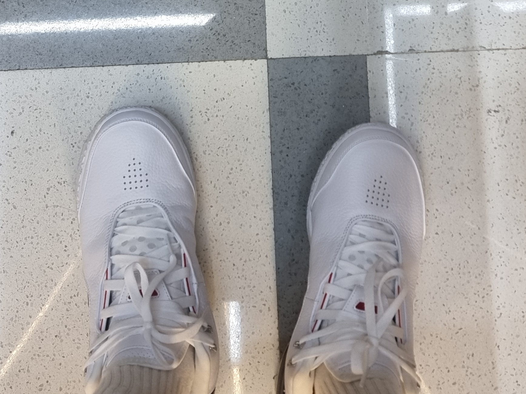 Nike Zoom LeBron NXXT Gen AMPD White University Red 착용 스타일 - 1