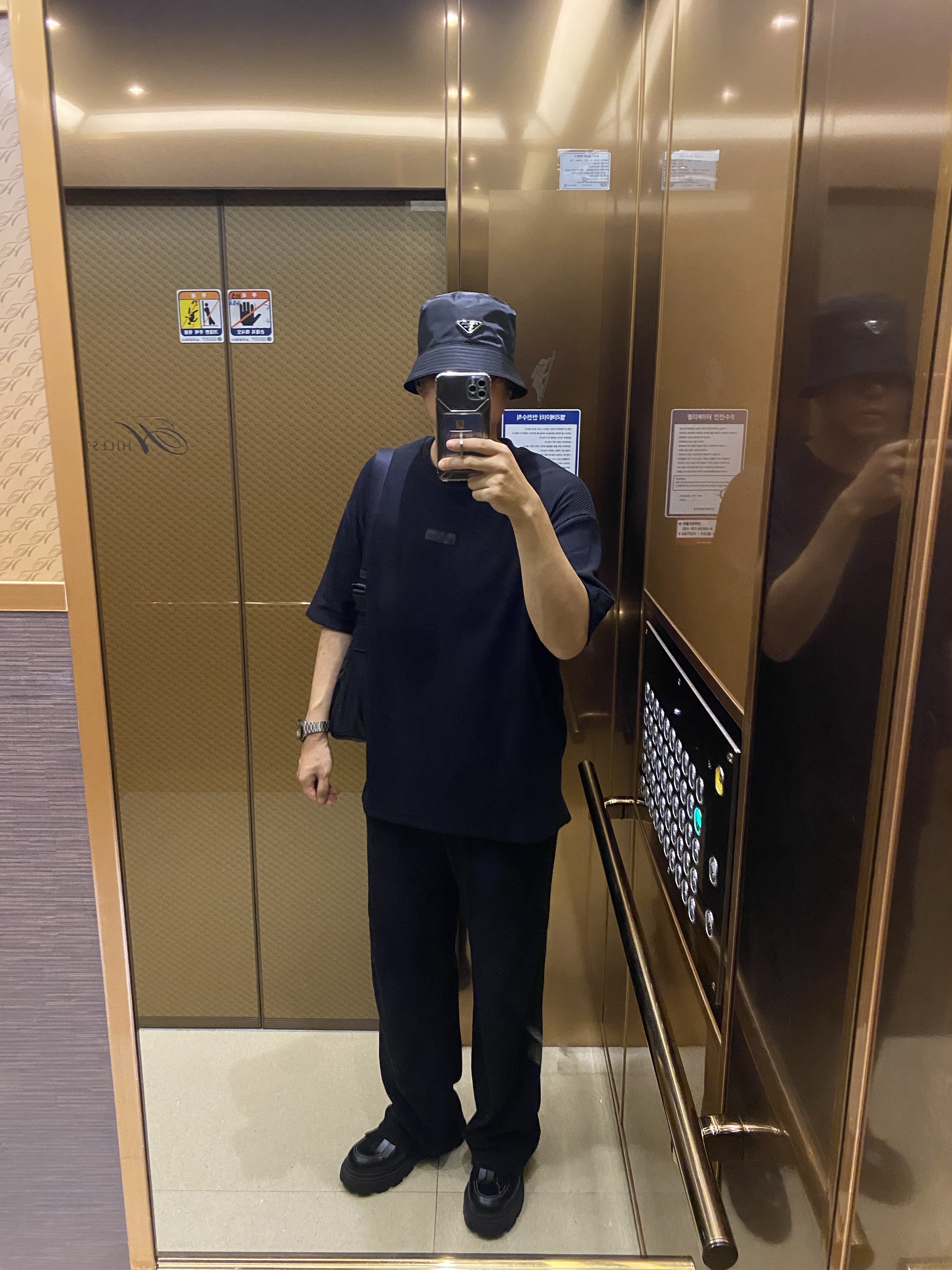 Prada Re-Nylon Bucket Hat Black 착용 스타일