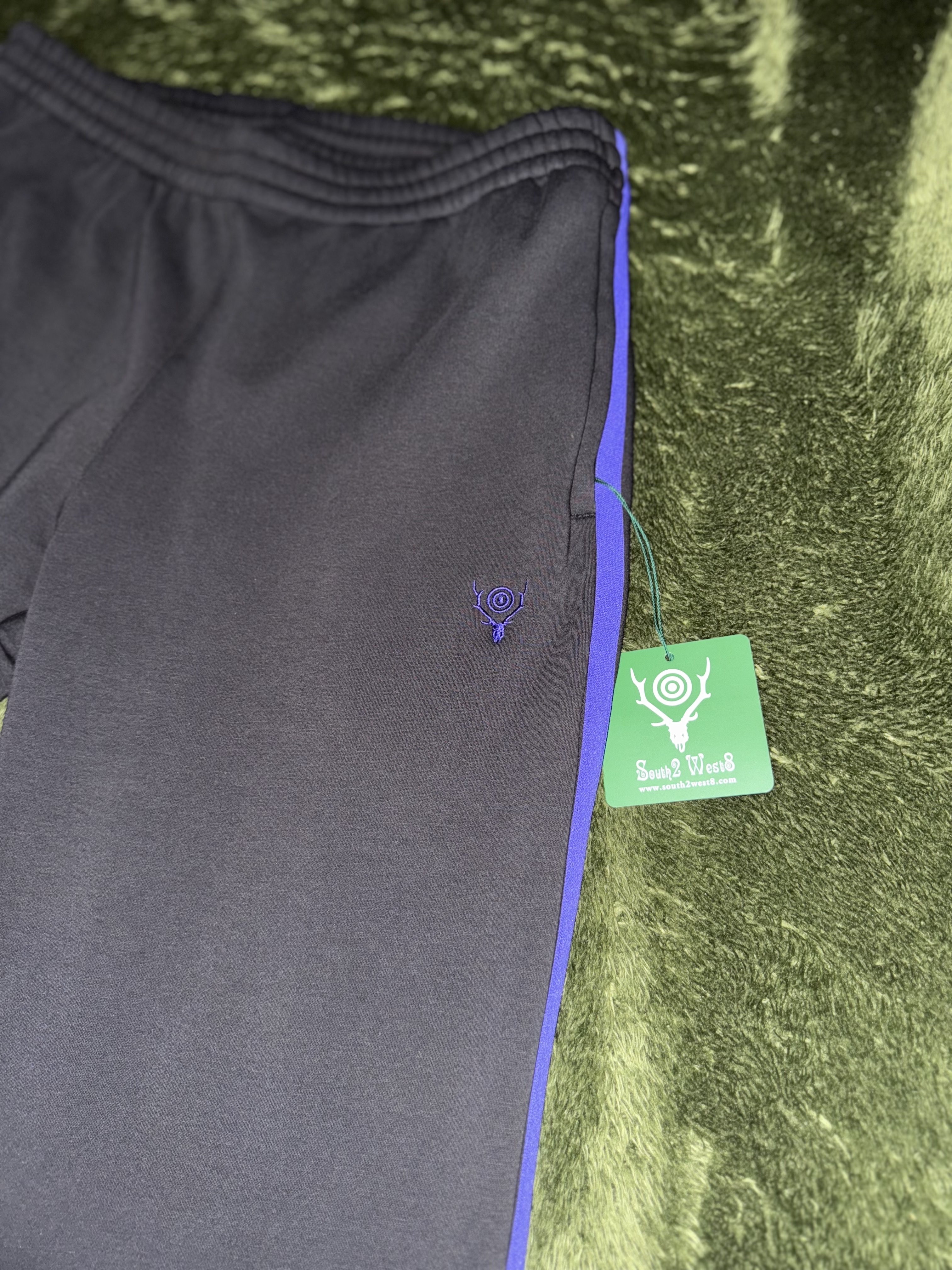 South2 West8 Fleece Trainer Pants Black Purple 착용 스타일 - 2