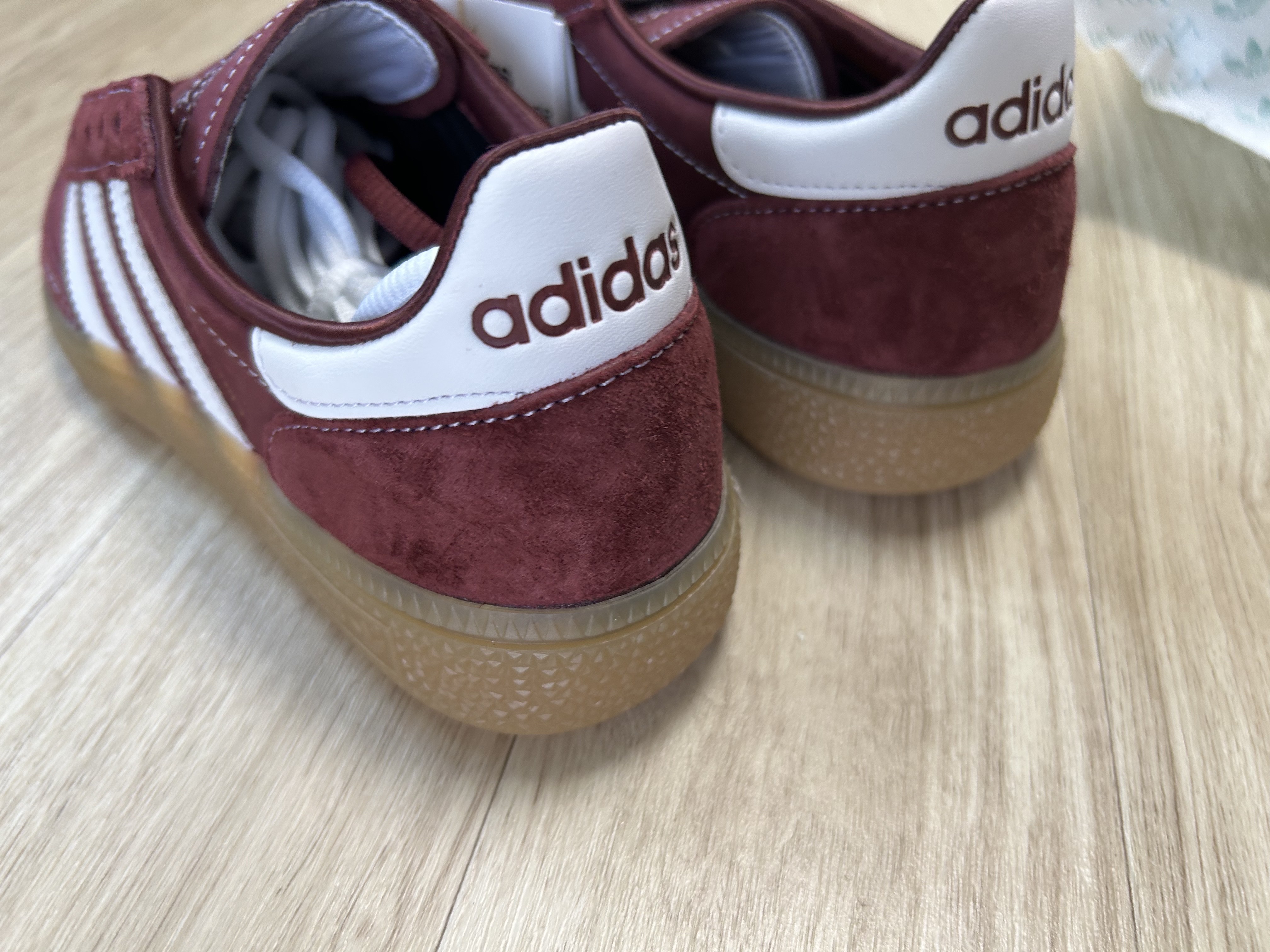 Adidas x Sporty & Rich Handball Spezial Shadow Red Cloud White 착용 스타일
