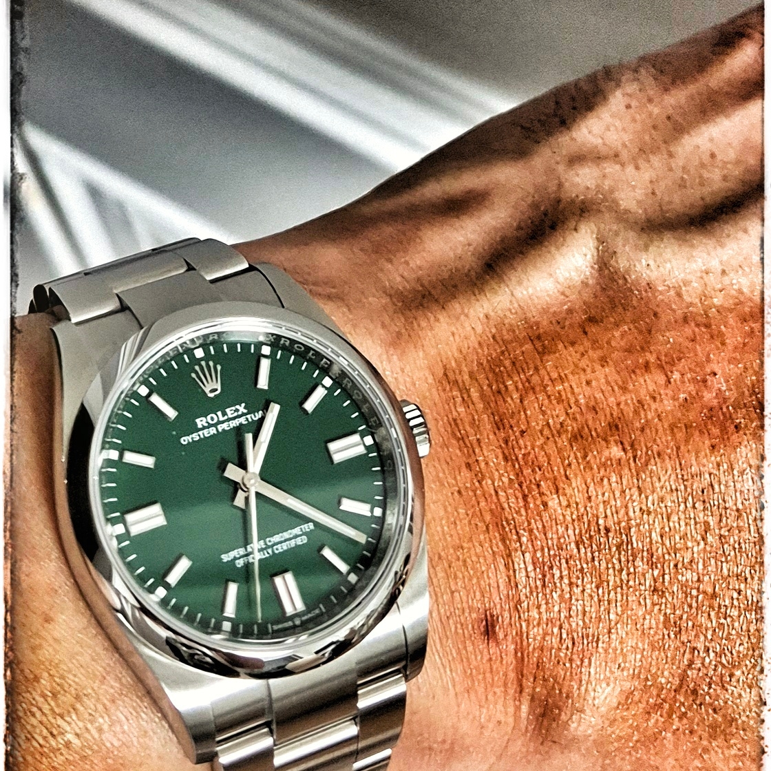 Rolex Oyster Perpetual 36mm 126000 Green Oyster 착용 스타일