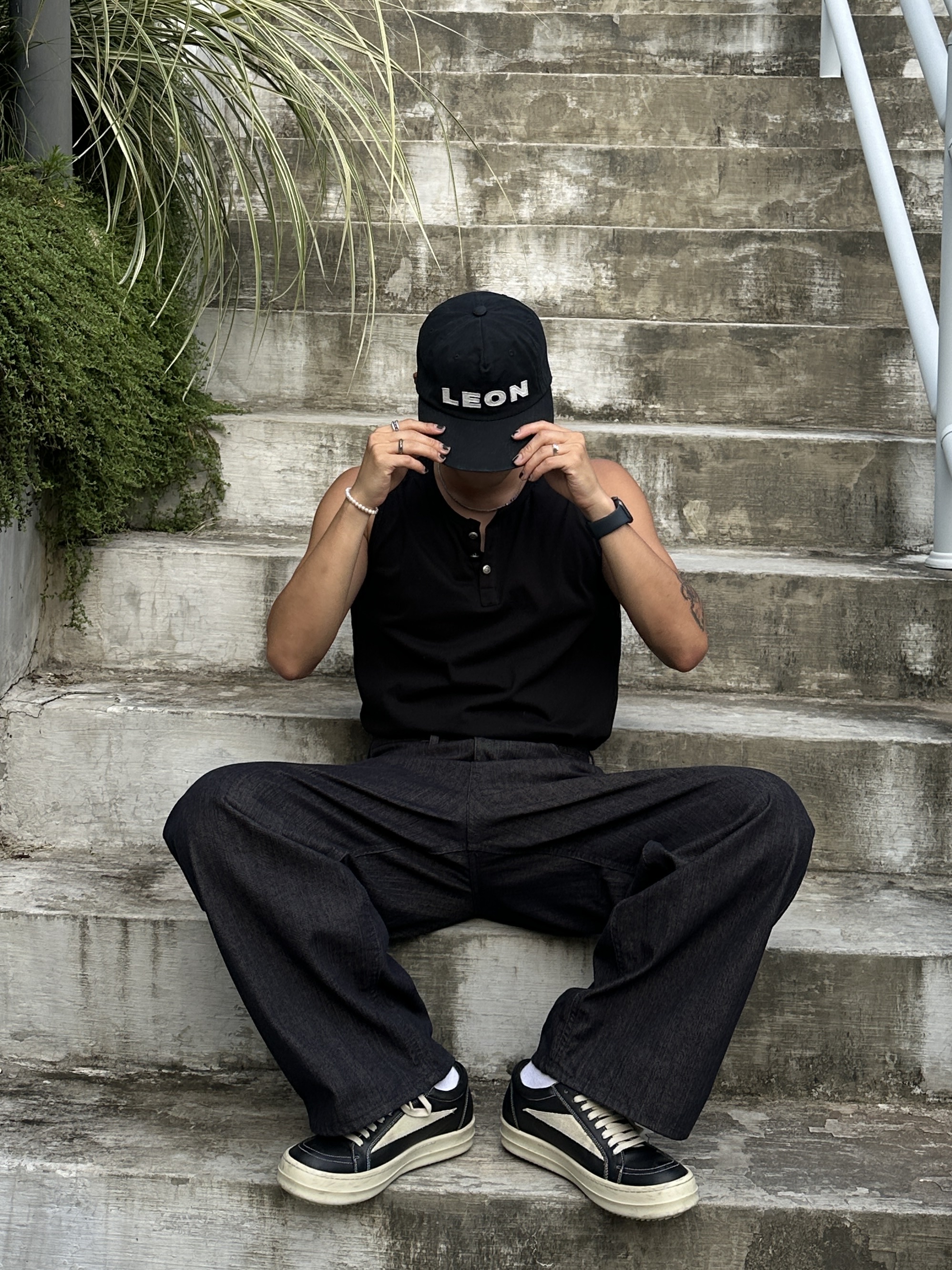 Rick Owens Luxor Vintage Sneakers Black Milk 착용 스타일 - 1