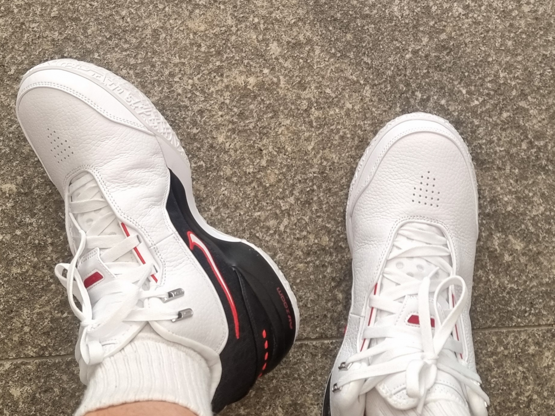 Nike Zoom LeBron NXXT Gen AMPD White University Red 착용 스타일 - 2