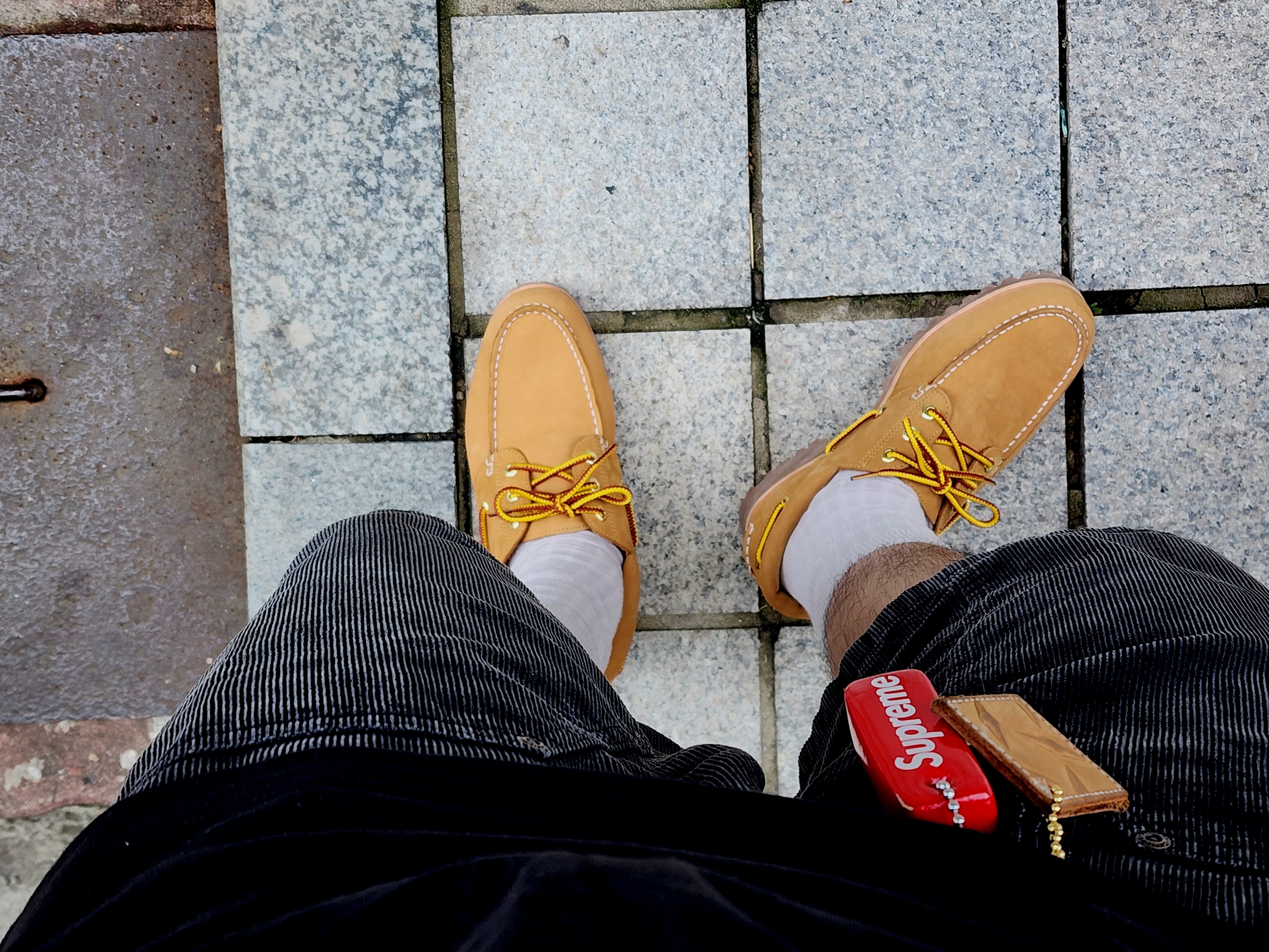 Timberland x AndreM Hoffwann 3-Eye Classic Lug Wheat - Wide, Supreme Floating Keychain Red - 23FW 착용 스타일 - 2