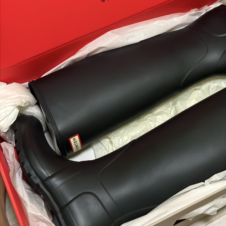 (W) Hunter Original Tall Rain Boots Navy 착용 스타일 - 3