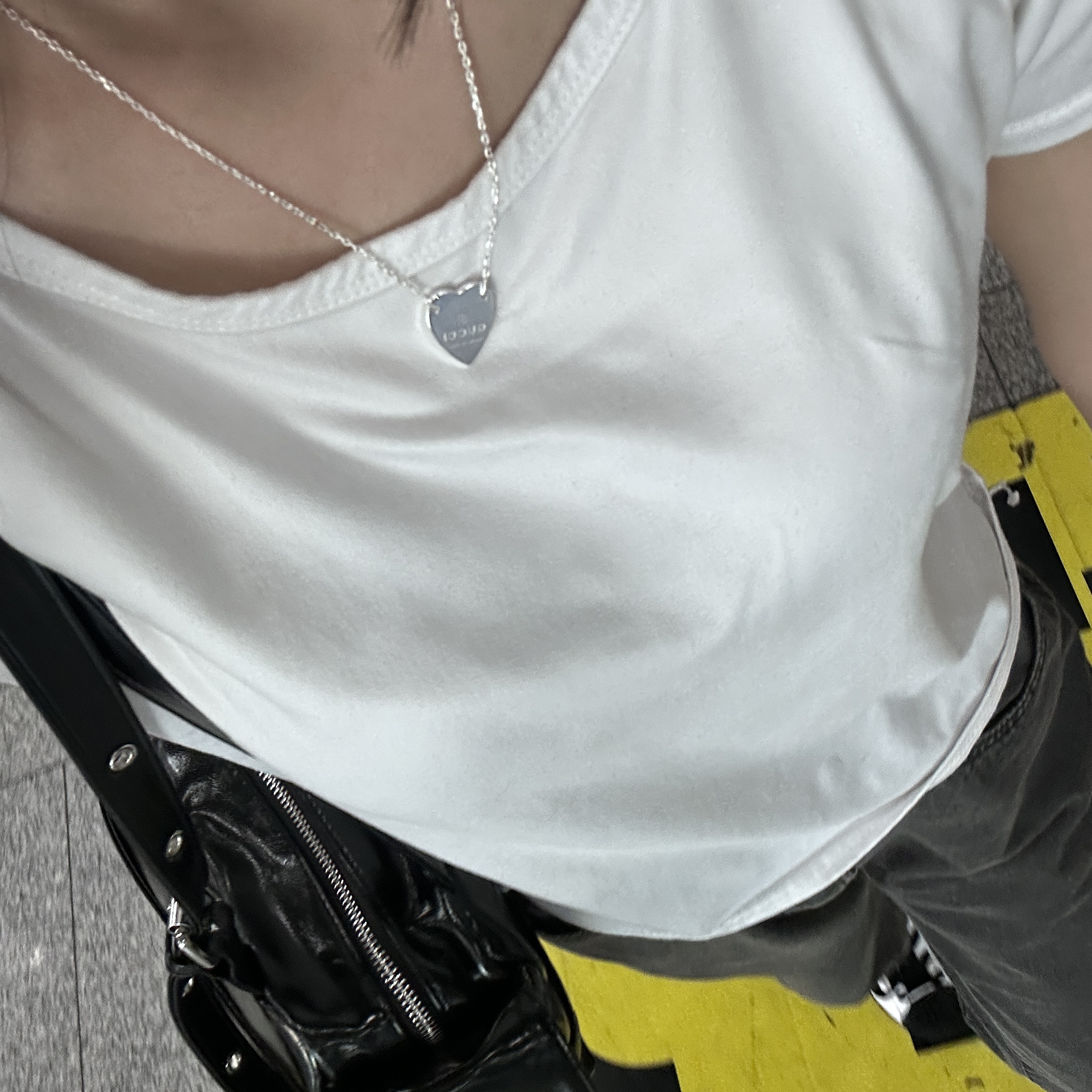 Gucci Trademark Heart Pendant Necklace Silver 착용 스타일