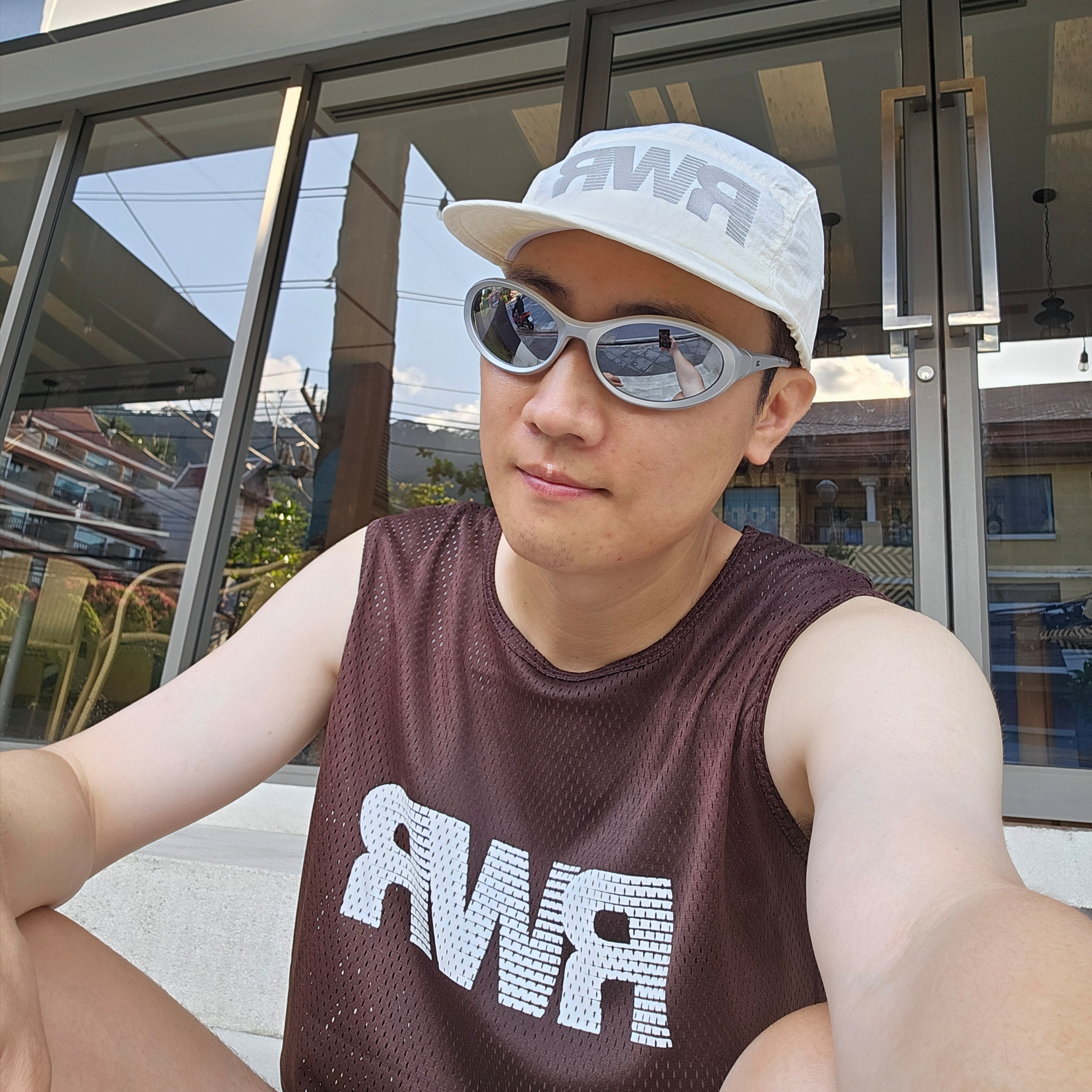 [KREAM 단독] runwhither Singlet Brown, [KREAM 단독] runwhither Trail Cap Cream 착용 스타일 - 2