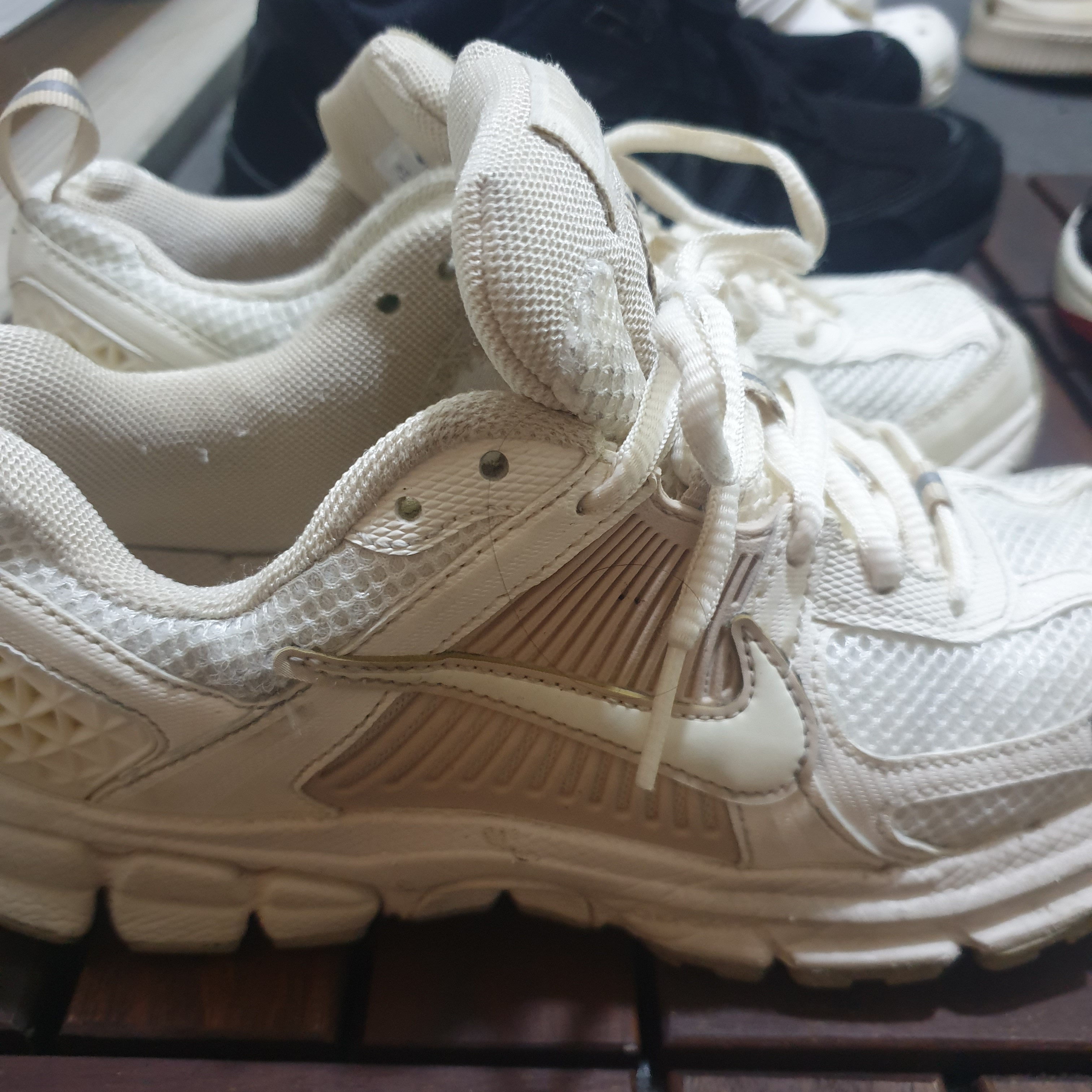 (GS) Nike Zoom Vomero 5 Pale Ivory Sand Drift 착용 스타일