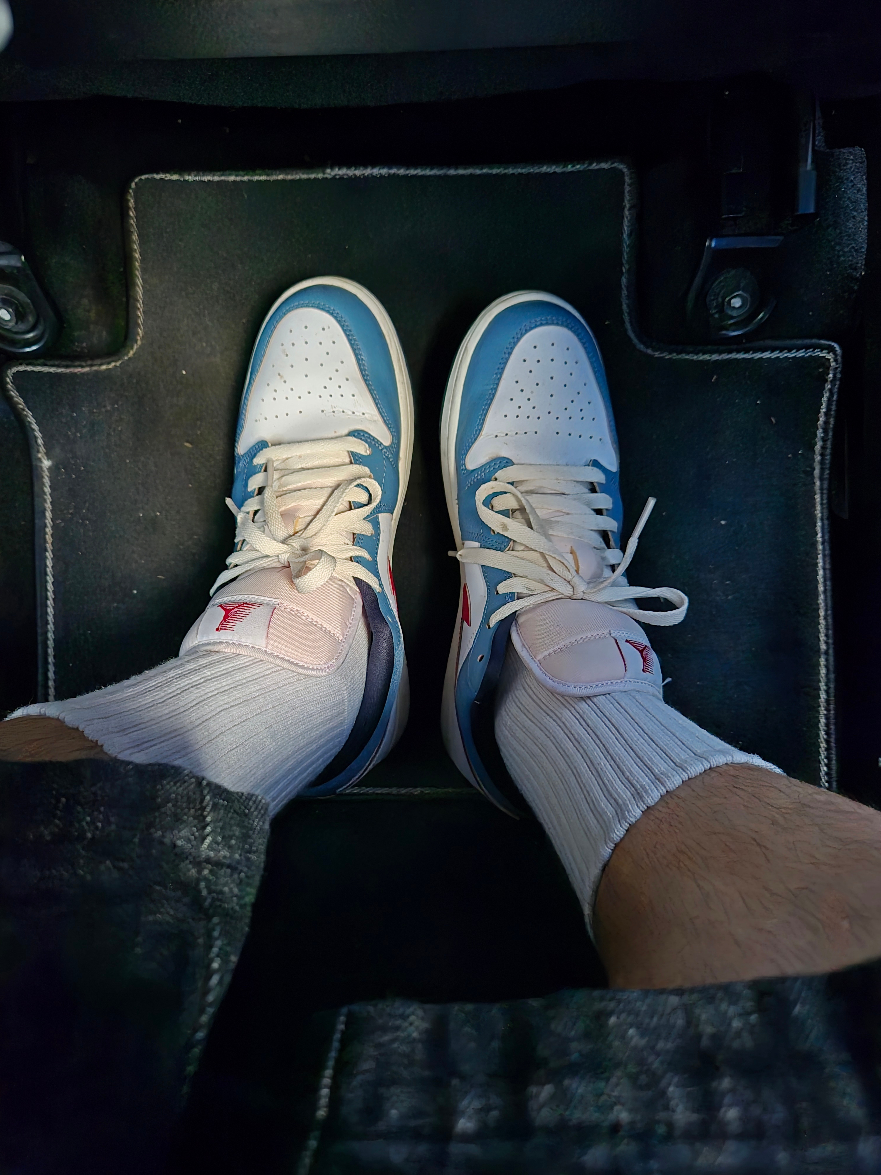 Jordan 1 Low SE Armory Navy 착용 스타일