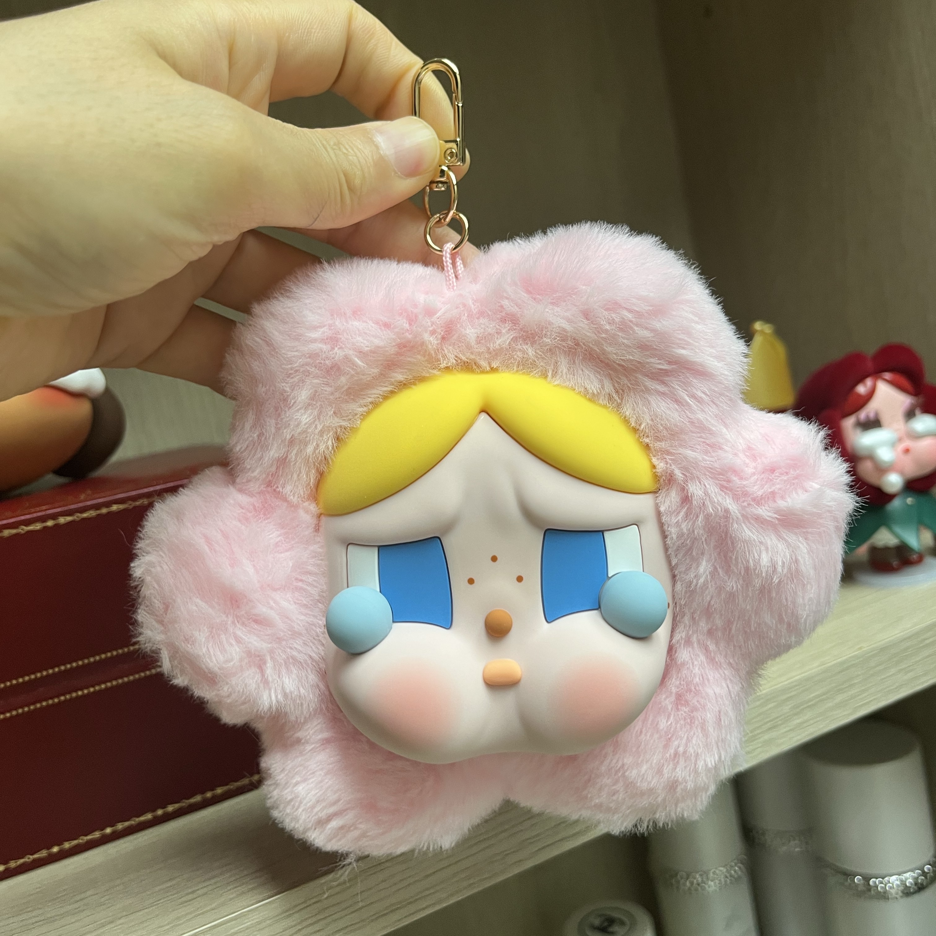 Pop Mart Crybaby Sad Club Series Silicone Plush Earphone Bag, Pop Mart Crybaby Shiny Shiny Series Earphone Case Brown 착용 스타일 - 1