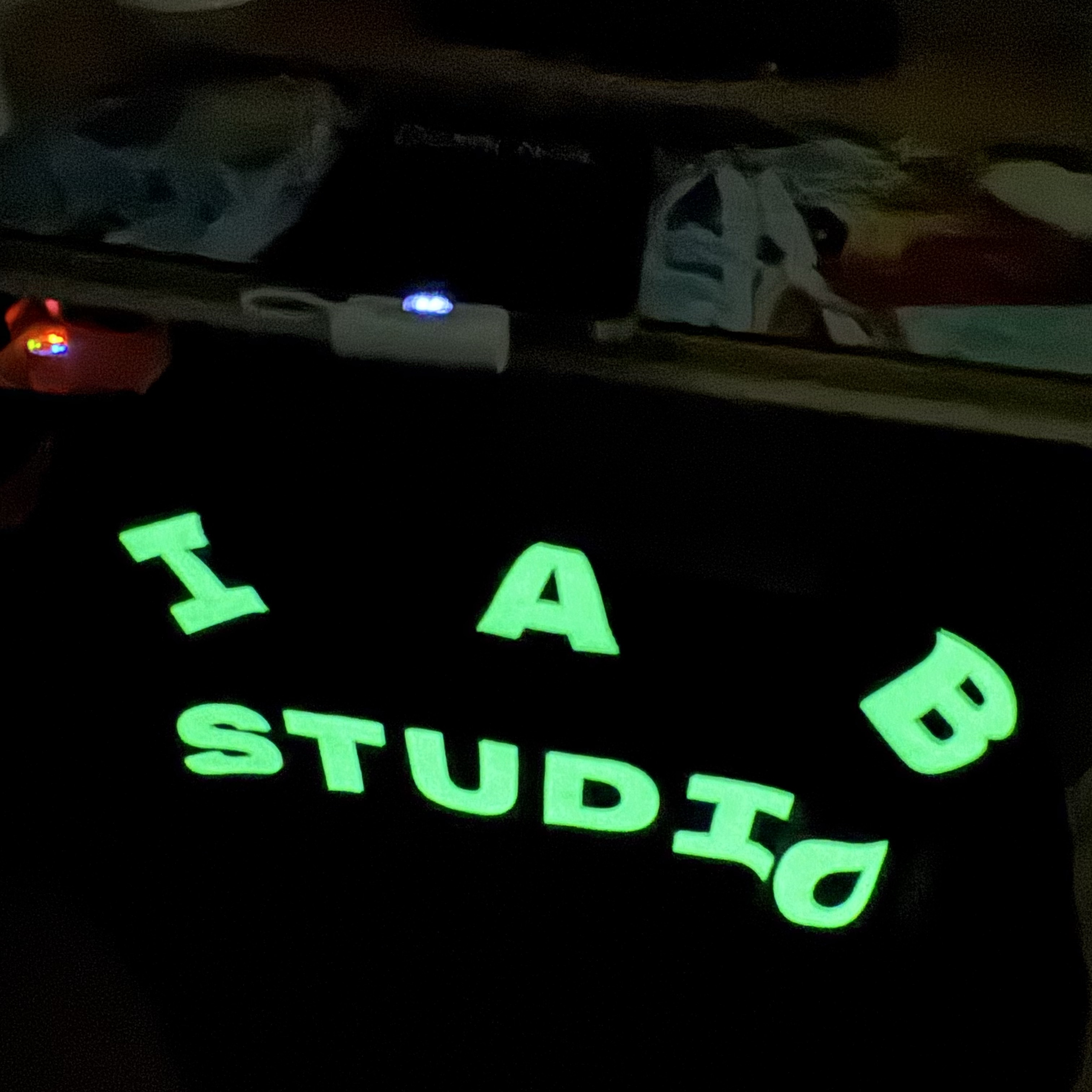 IAB Studio Black Glow T-Shirt 착용 스타일