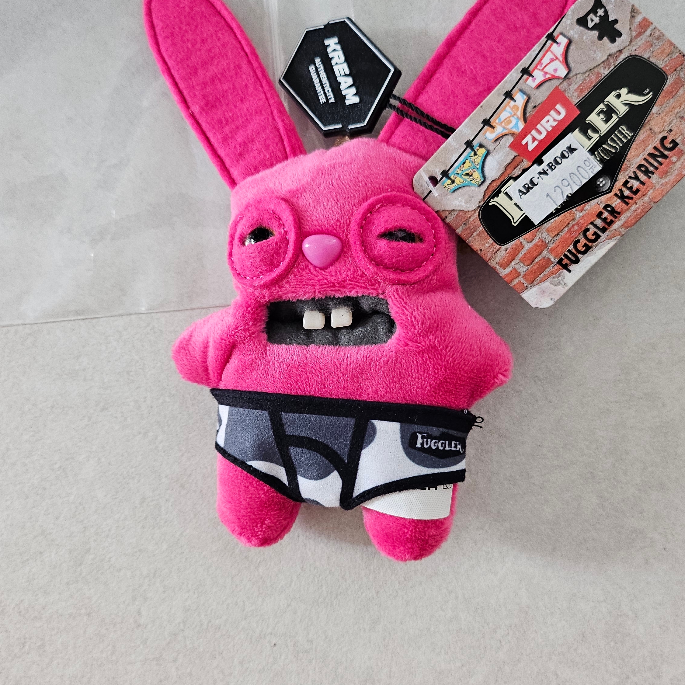 Fuggler Rabid Rabbit Pink Keyring 착용 스타일