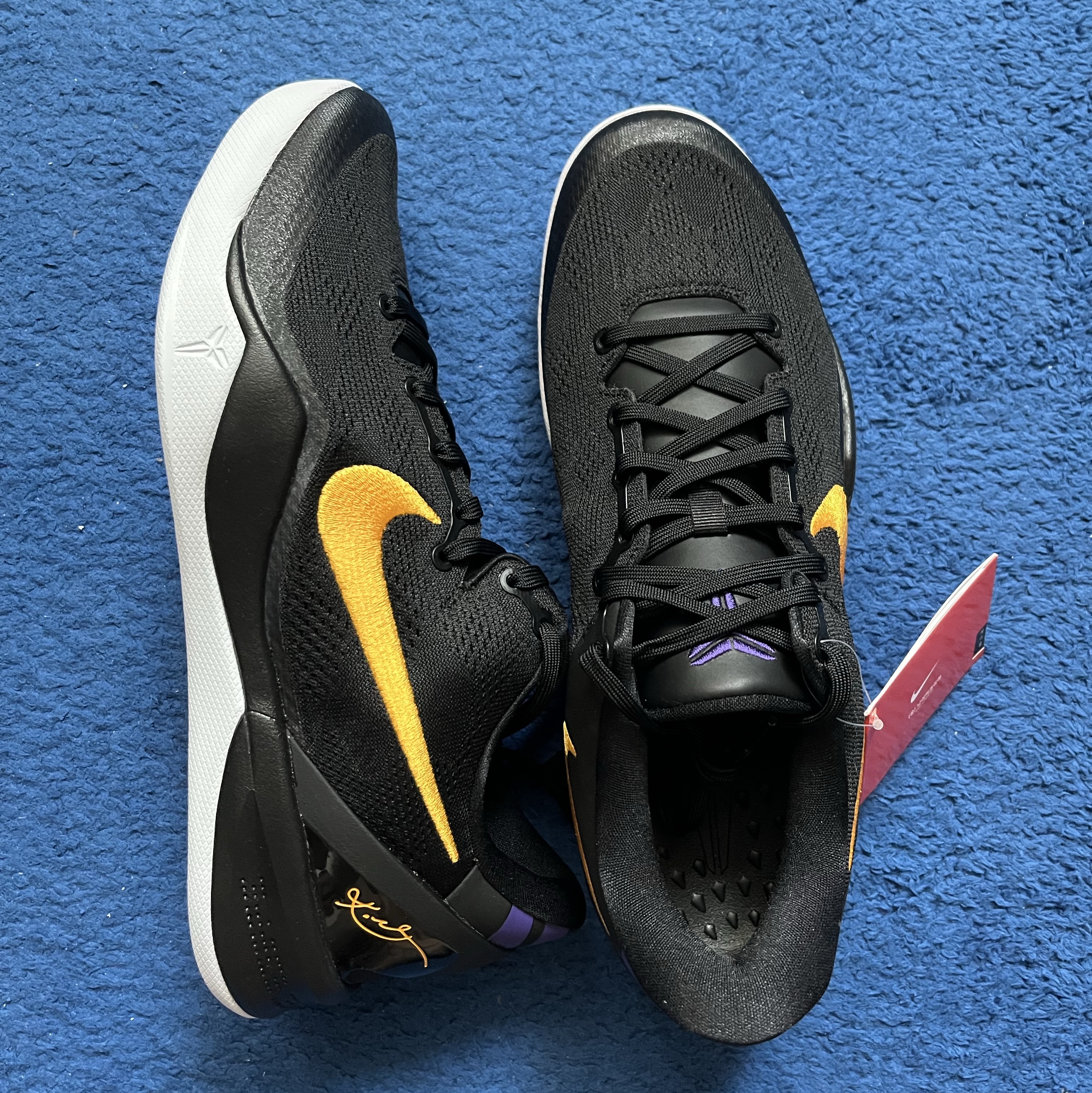 Nike Kobe 8 Protro Black and University Gold 착용 스타일