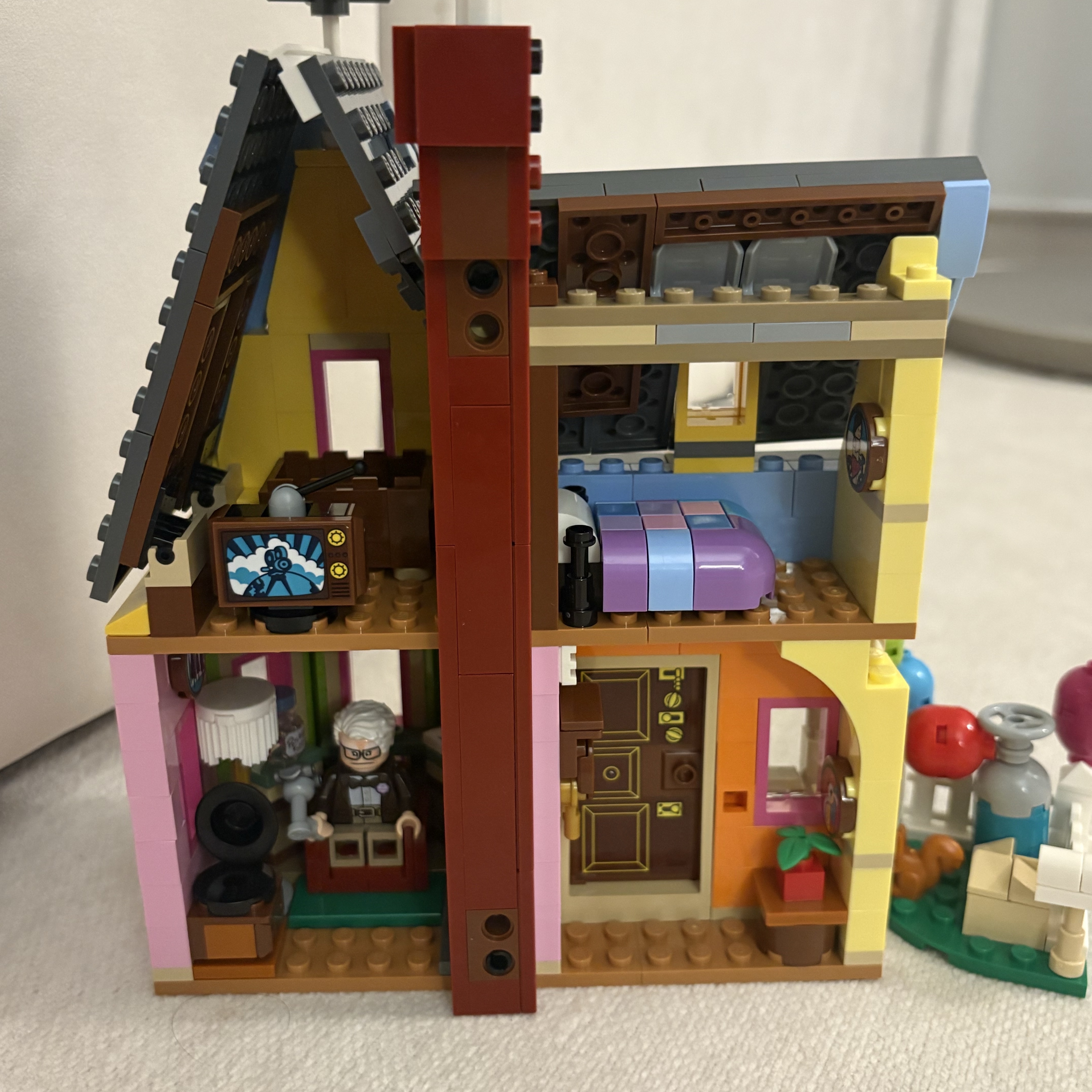 Lego Disney Up House 착용 스타일 - 2
