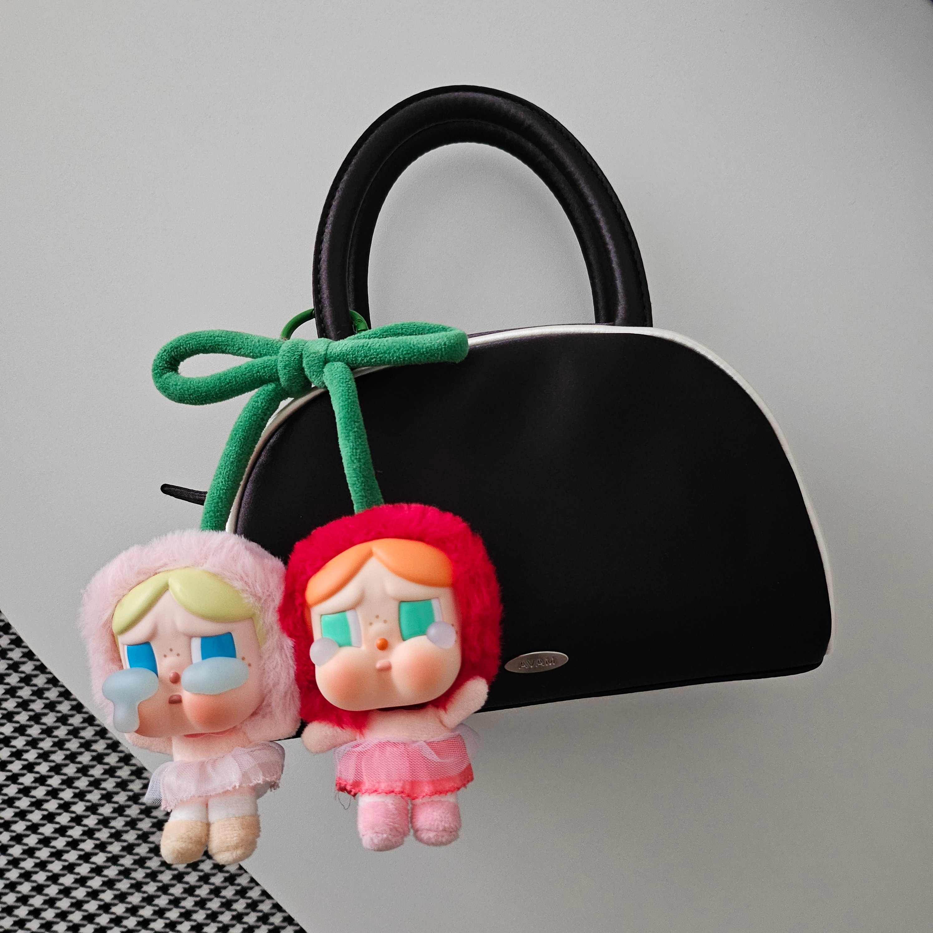 Pop Mart Crybaby Crying For Love Series Vinyl Plush 착용 스타일 - 2