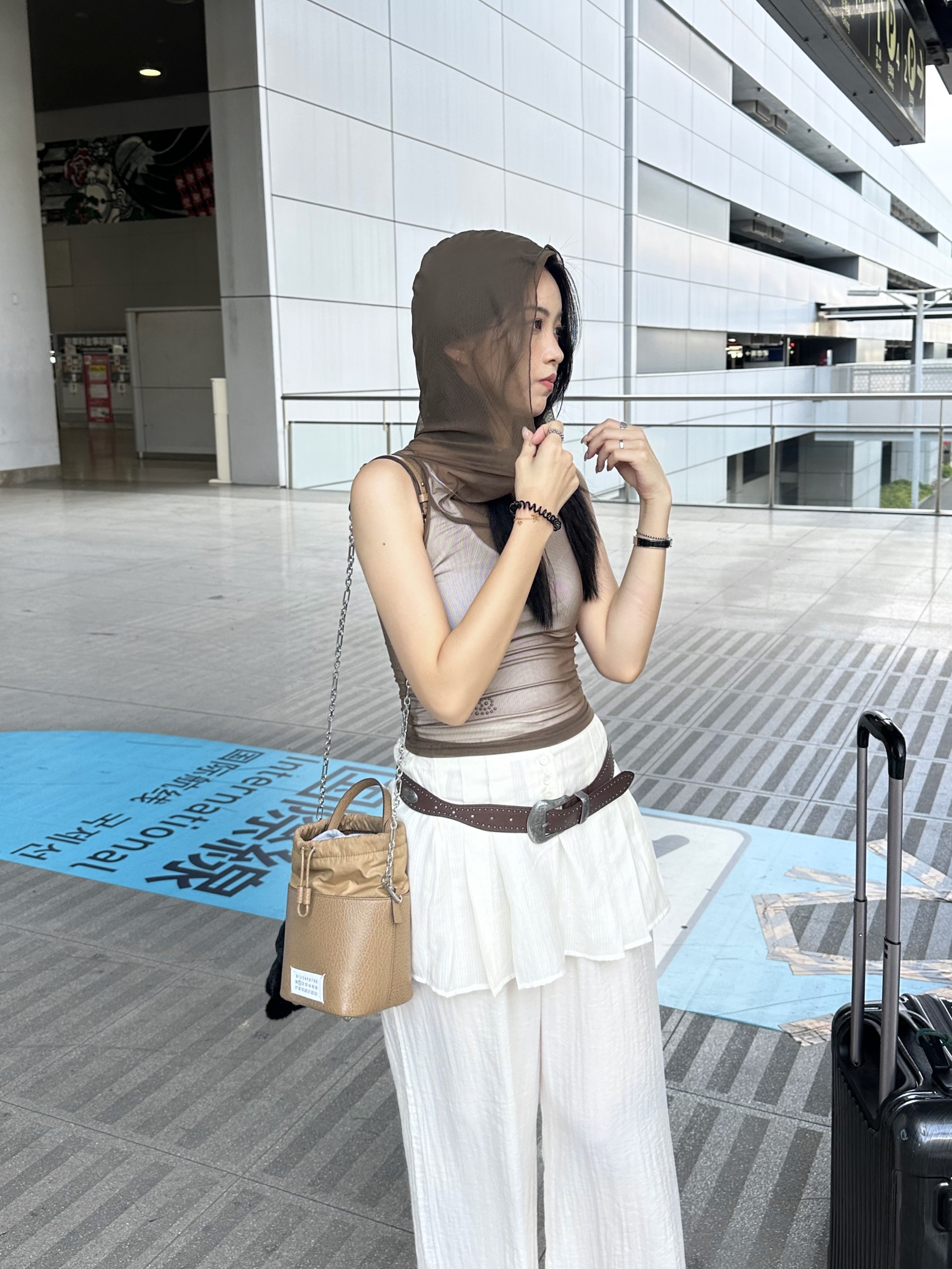 Maison Margiela 5AC Small Bucket Bag Camel, (W) Birkenstock Mayari Nubuck Leather Mocha - Regular 착용 스타일 - 1
