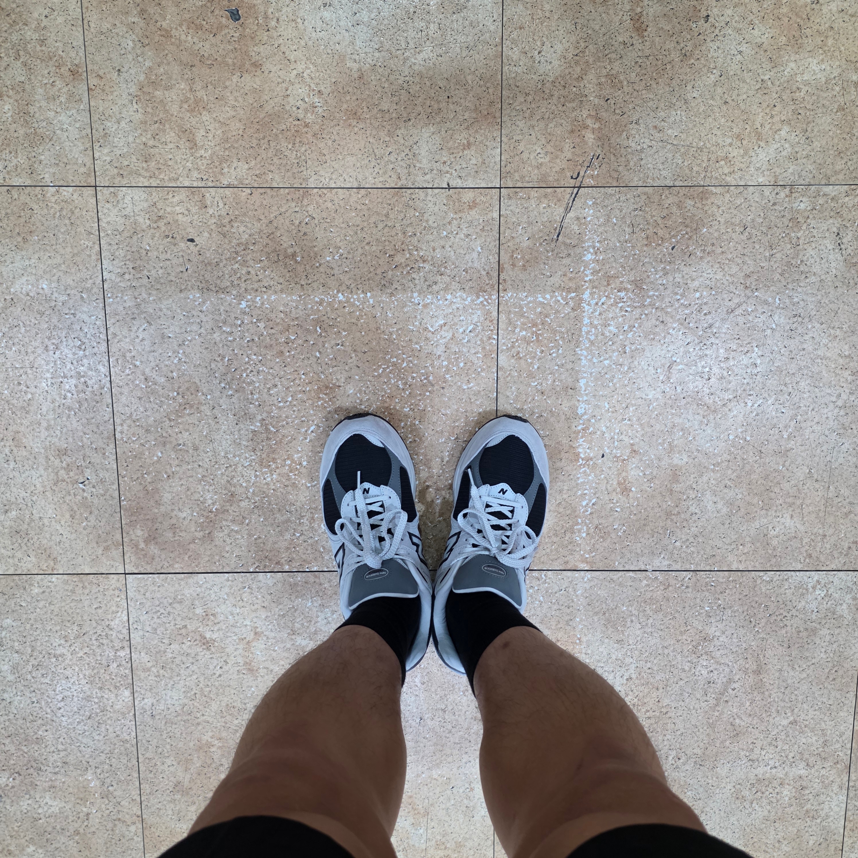 New Balance 2002R Grey Black 착용 스타일