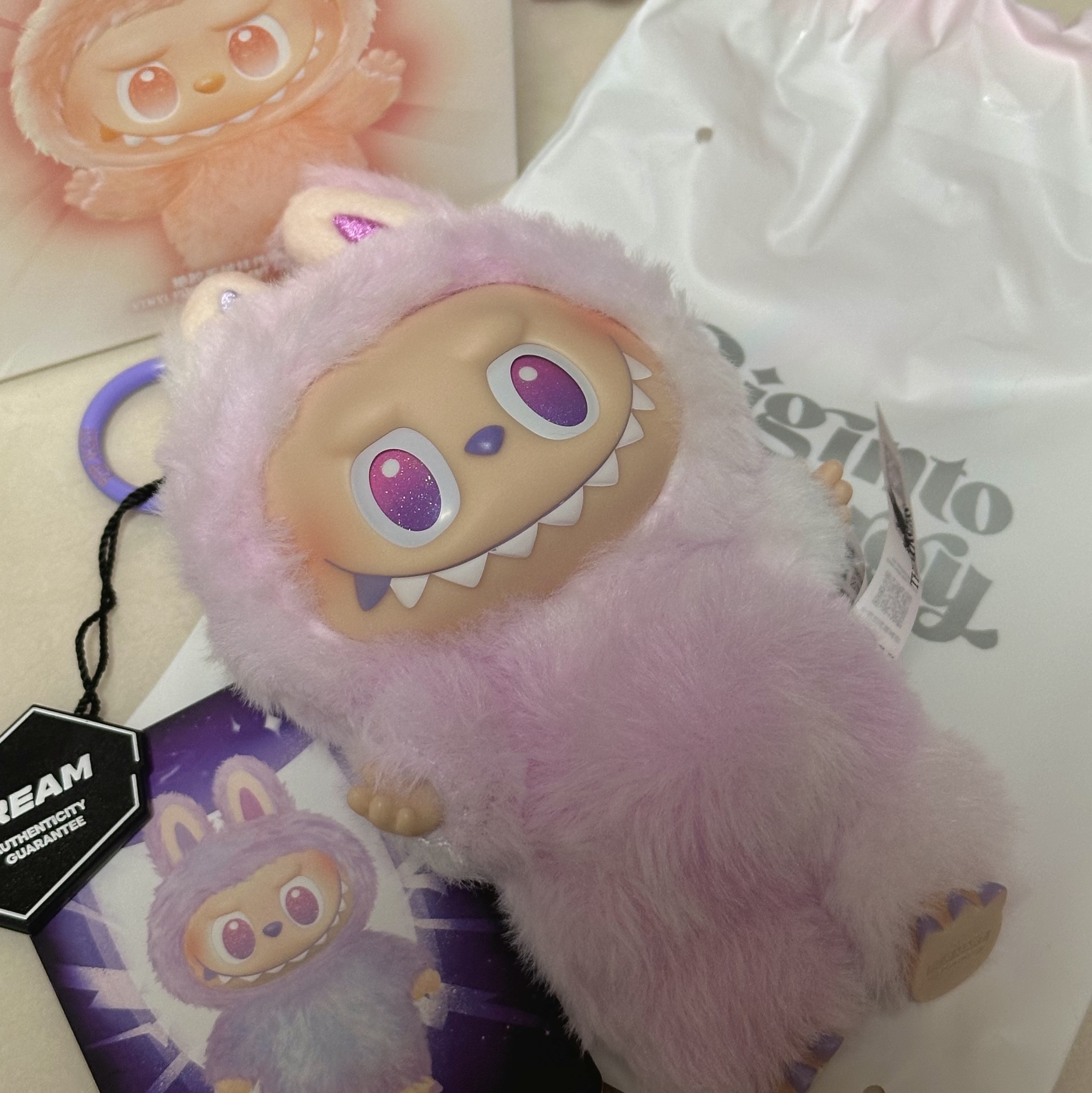 Pop Mart Labubu The Monsters Highlight Series Luck Keyring (Opened Case) 착용 스타일