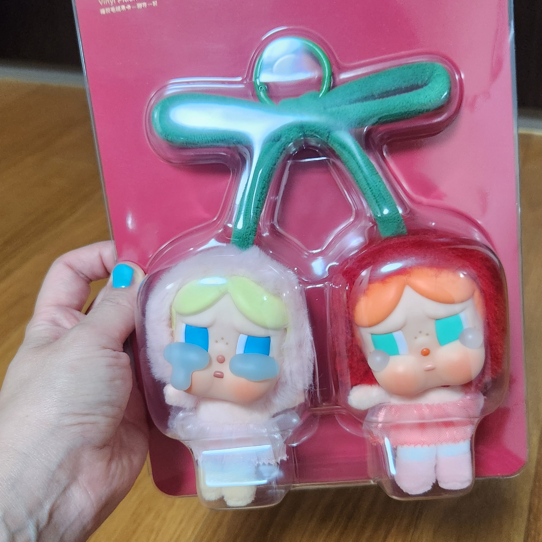 Pop Mart Crybaby Crying For Love Series Vinyl Plush 착용 스타일 - 2