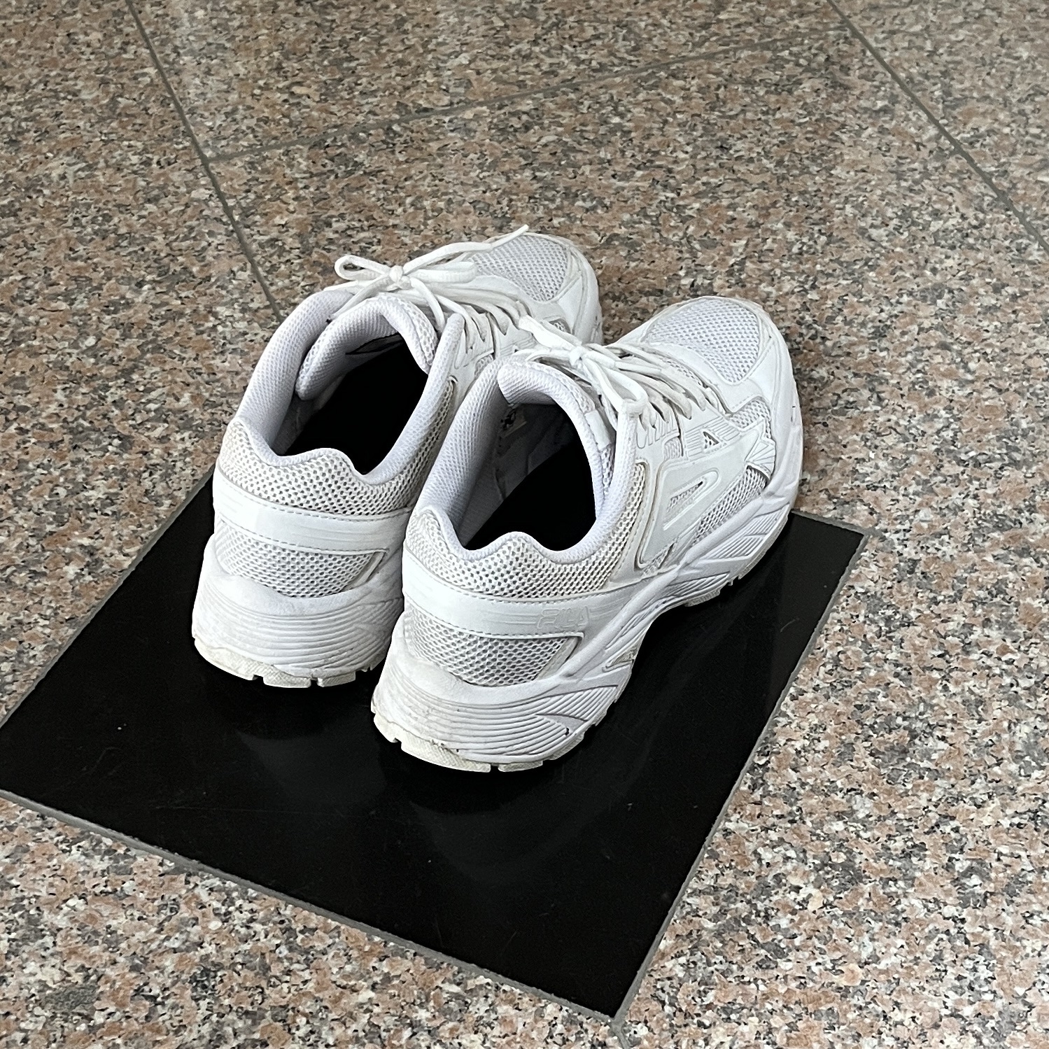 Fila Interun Triple White 착용 스타일
