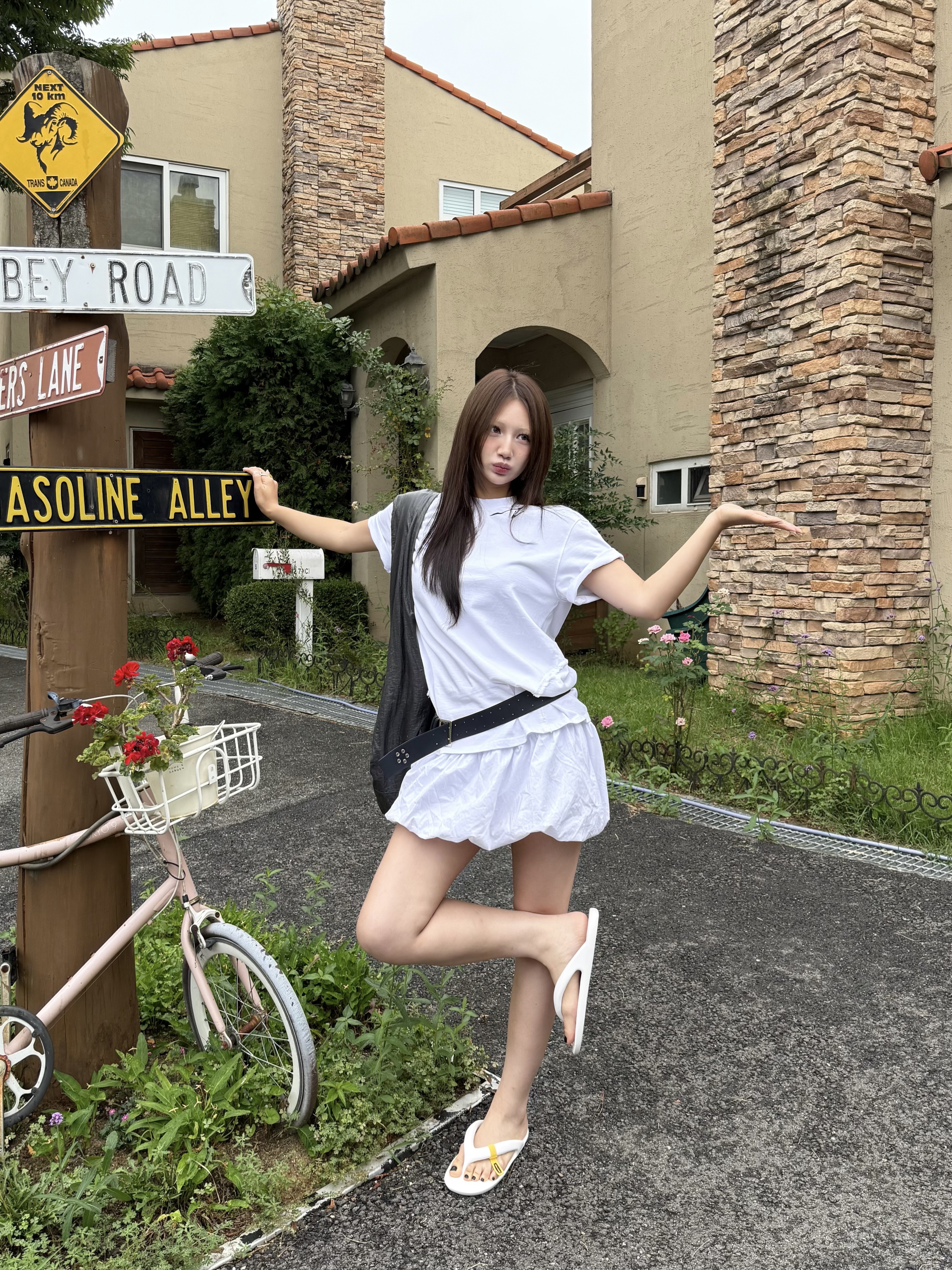 Taw&Toe Flip Flop Zerovity Flat White 착용 스타일