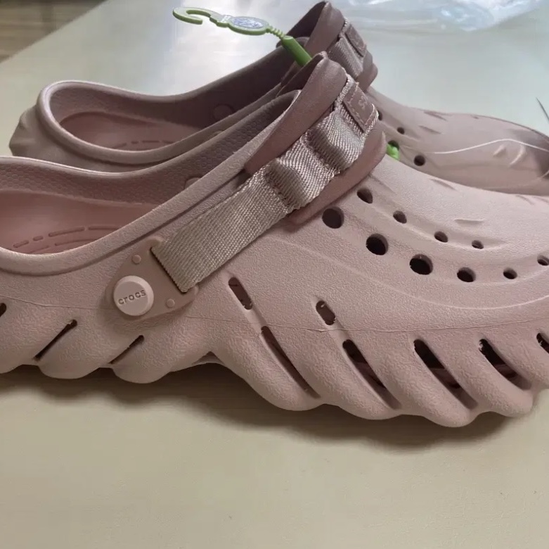 Crocs Echo Clog Pink Clay 착용 스타일