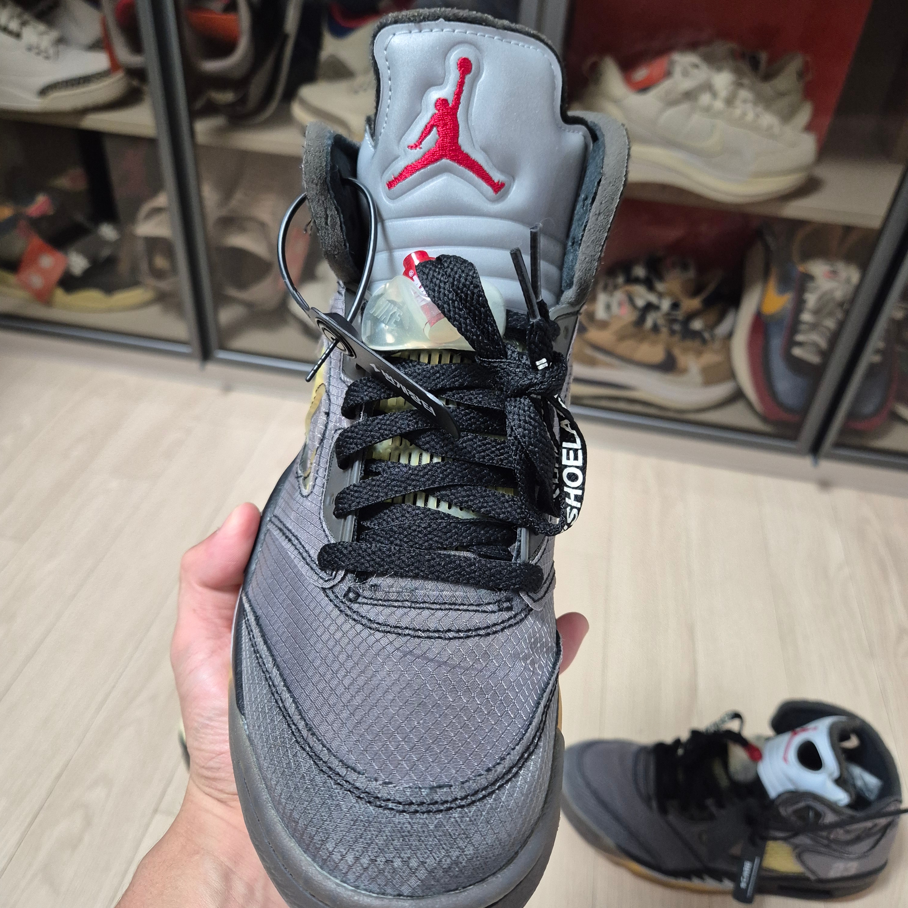 Jordan 5 x Off-White Retro SP Black Muslin, Jordan 5 x Off-White Retro SP Sail Fire Red 착용 스타일 - 7