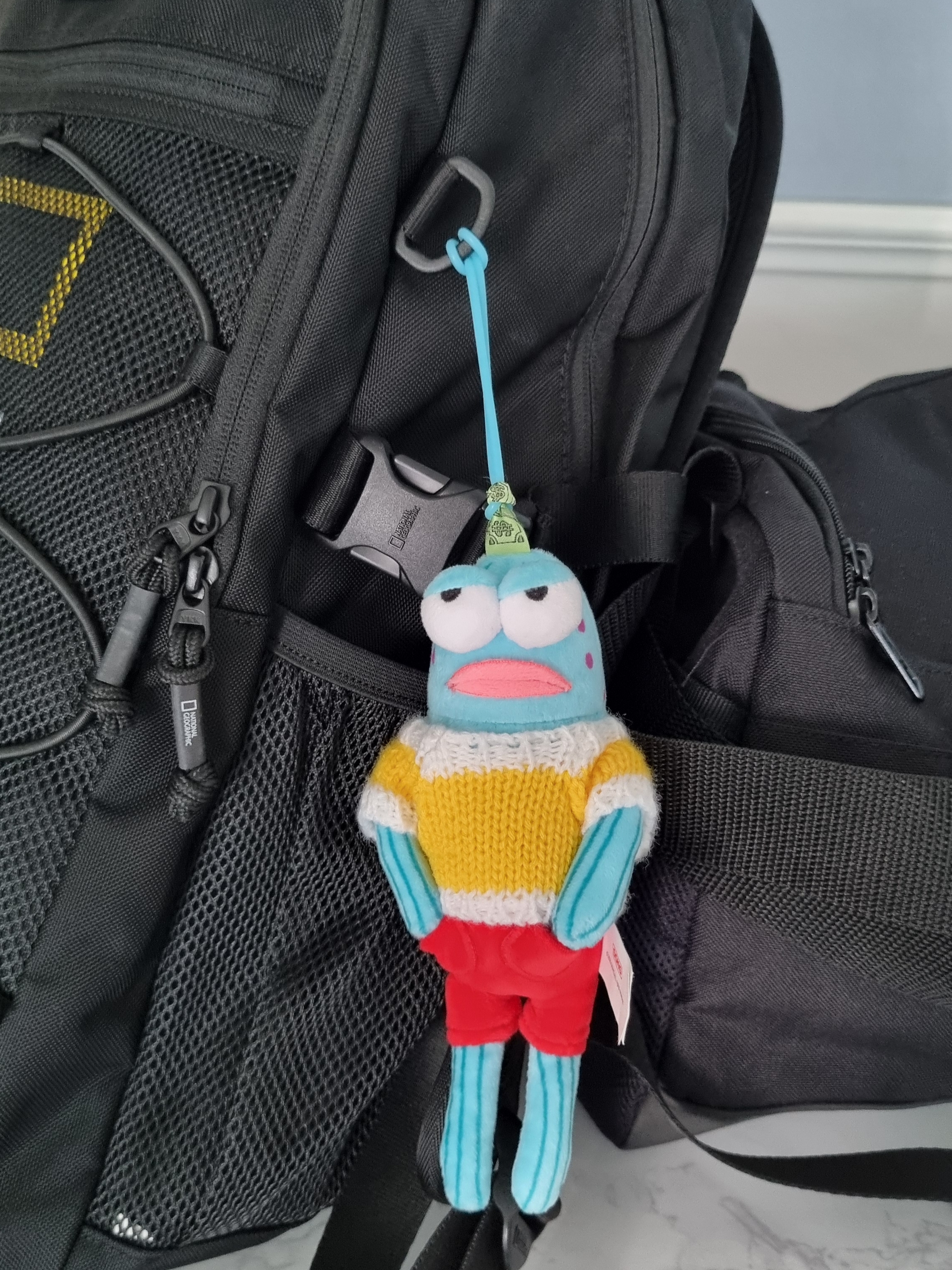 Pop Mart Bikini Bottom Buddies Whimsical Plush Cool Fish (Opened Case) 착용 스타일