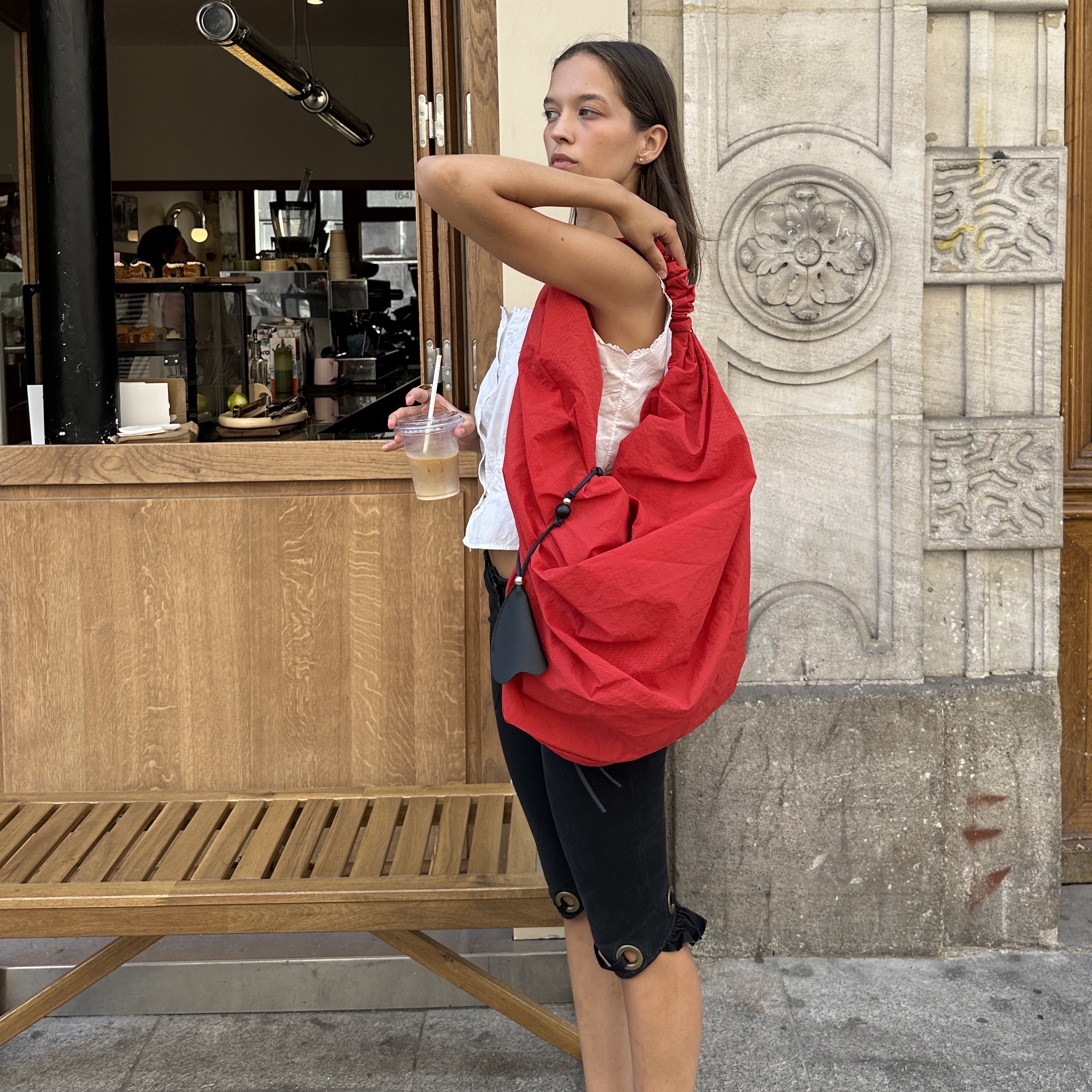 ACOC Large Tangle Twist Bag_Red 착용 스타일 - 3
