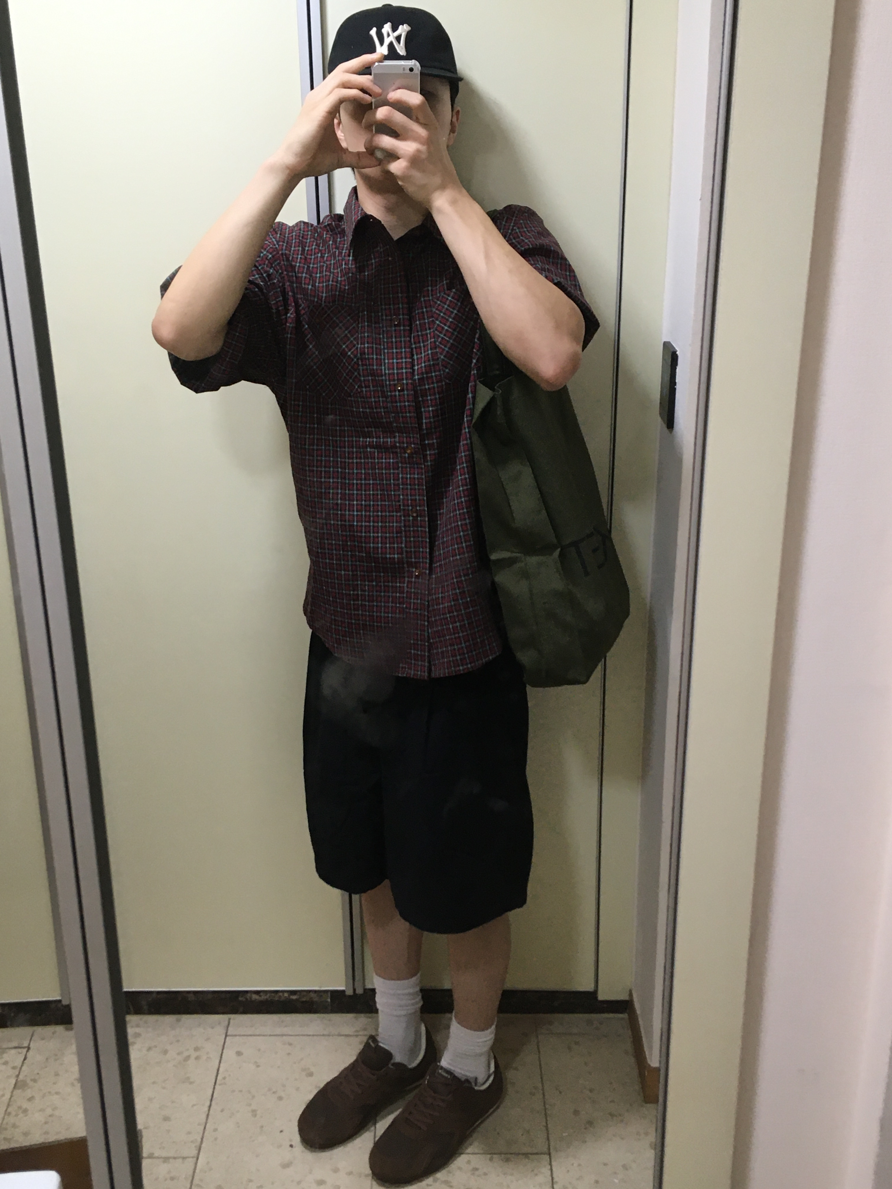 Arket Canvas Tote Bag Dark Green, DIADORA Belluna Low Brown 착용 스타일