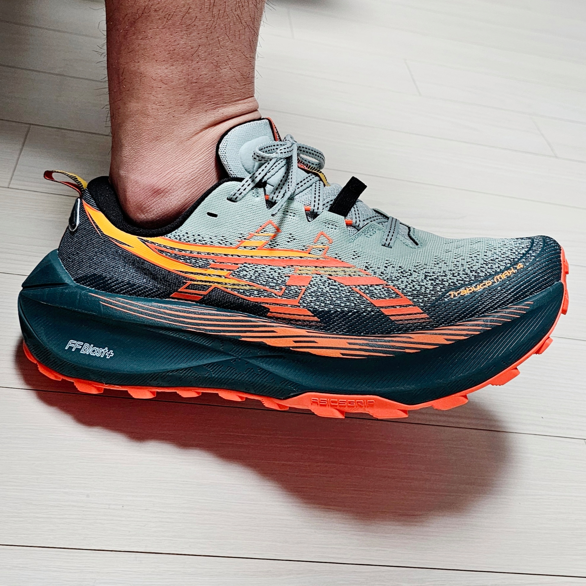 Asics Trabuco Max 4 Cold Moss Nova Orange 착용 스타일