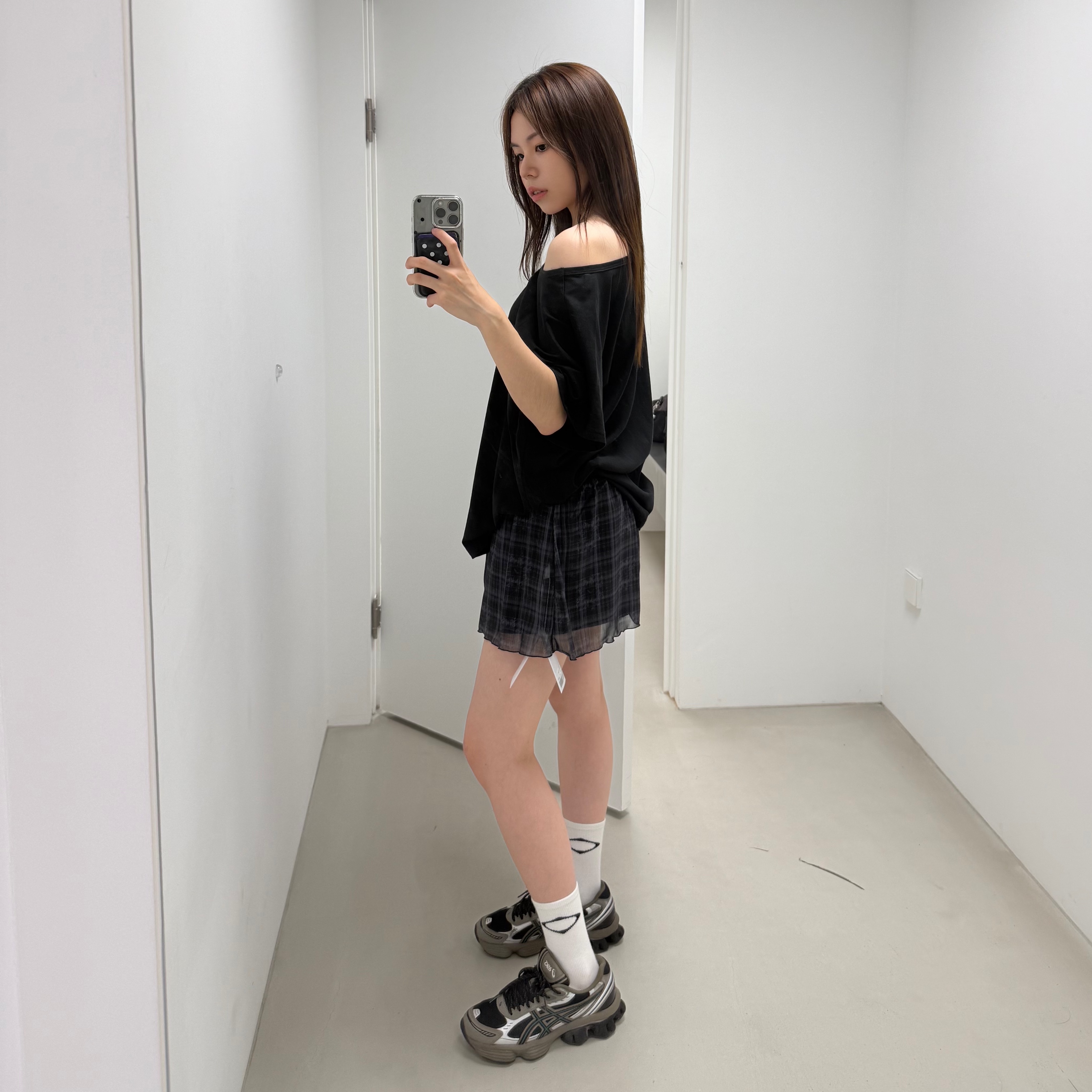 Asics Gel-Kinetic Fluent Black Dark Taupe, OJOS Reversible Plaid Track Shorts Black 착용 스타일 - 1
