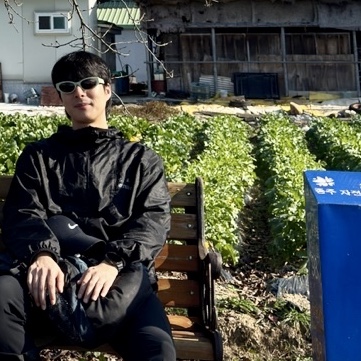 IAB Studio Sunglasses Shade-2 Ash Green 착용 스타일