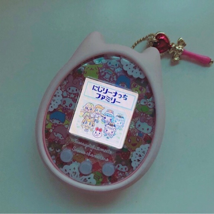 Tamagotchi Meets Sanrio Pink 착용 스타일