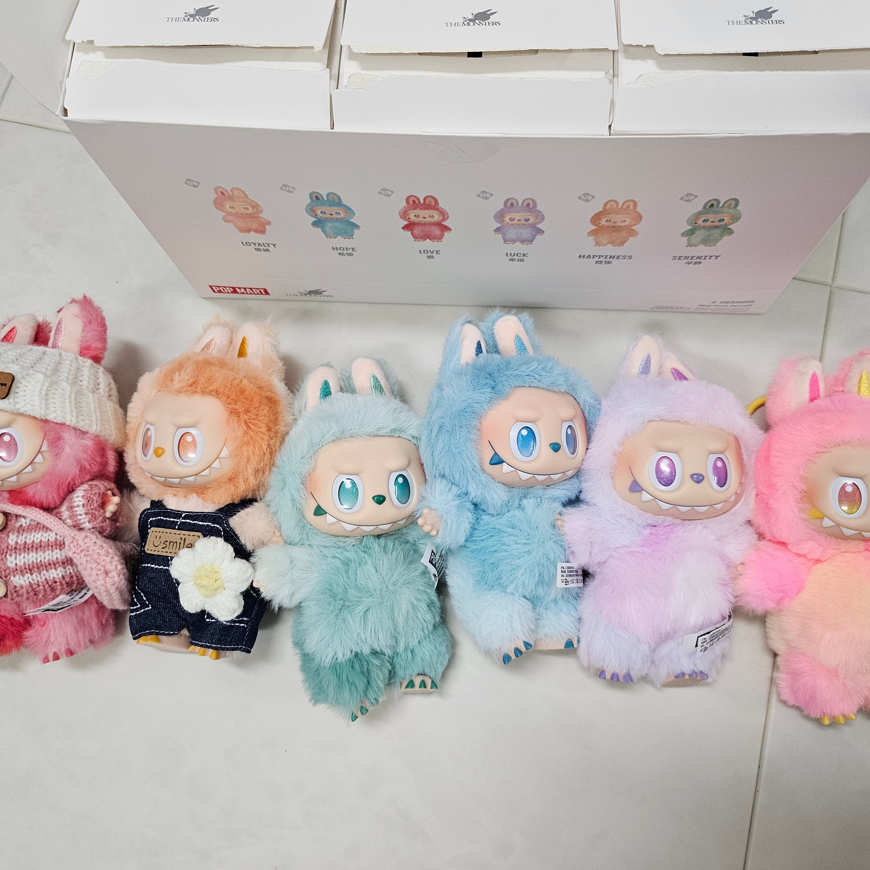 Pop Mart Labubu The Monsters Highlight Series Sealed Case (6 Blind Boxes) 착용 스타일