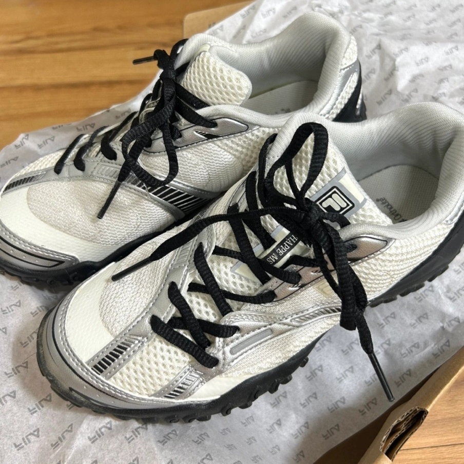 Fila Echappe v2 White Black 착용 스타일 - 1