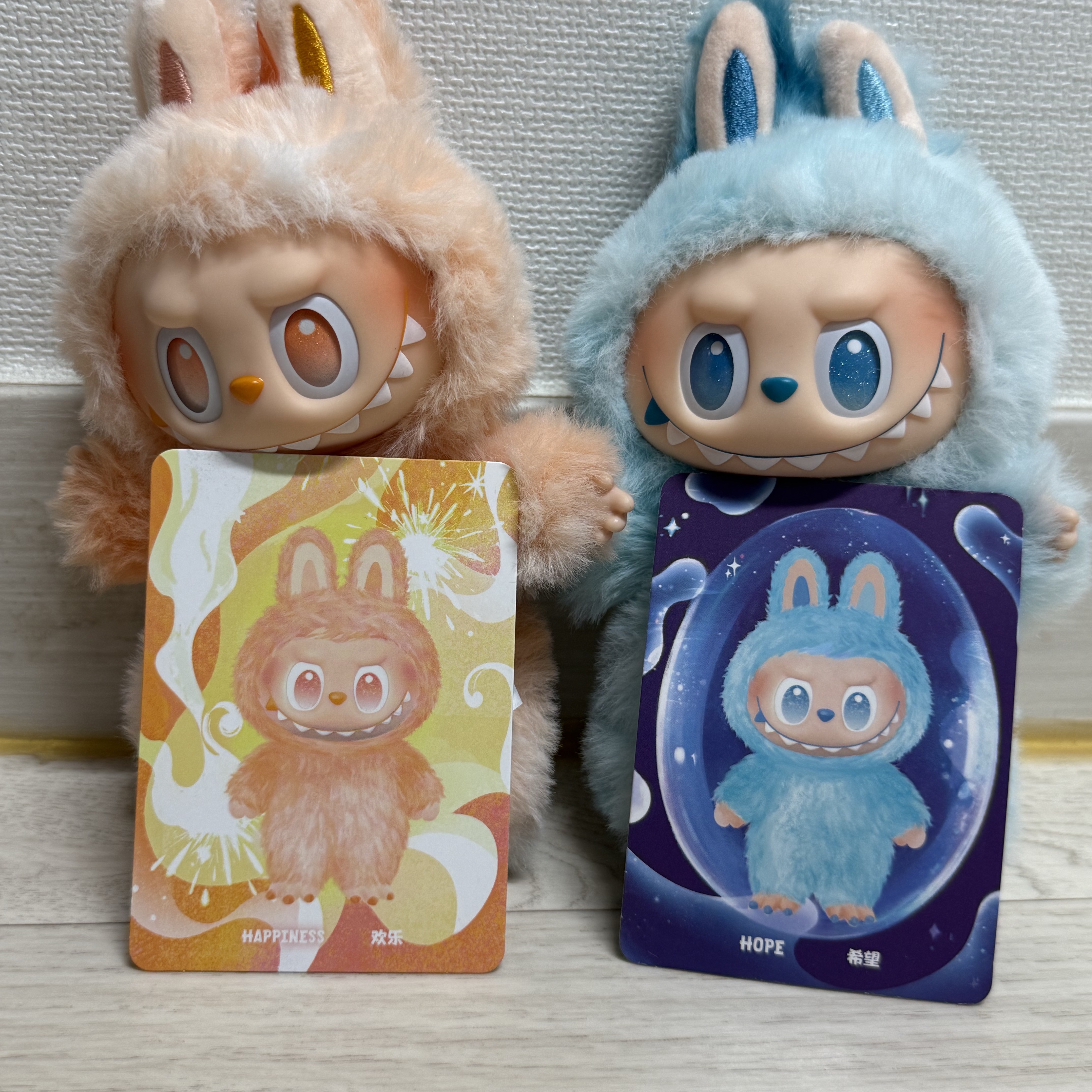 Pop Mart Labubu The Monsters Highlight Series Sealed Case (Bundle of 2/1 Blind Box) 착용 스타일