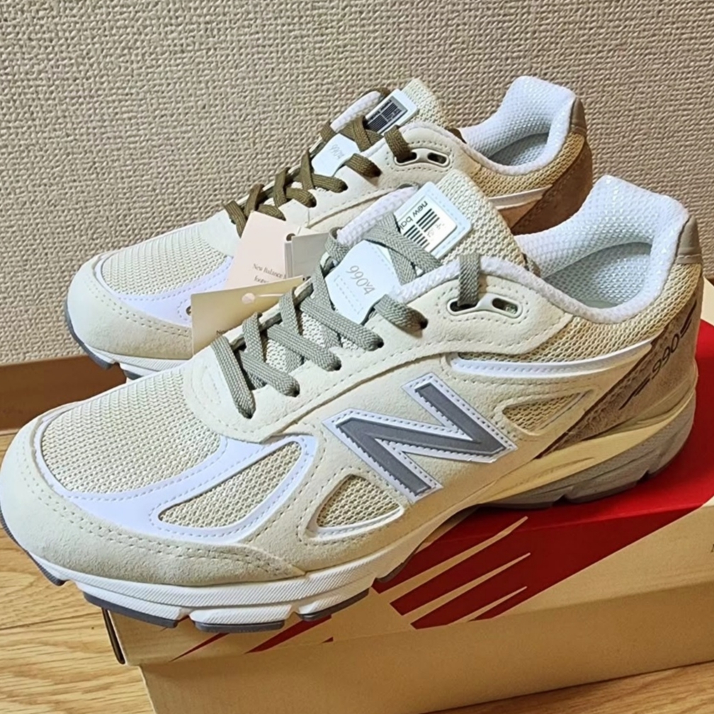 New Balance 990v4 Made in USA Cream White 착용 스타일