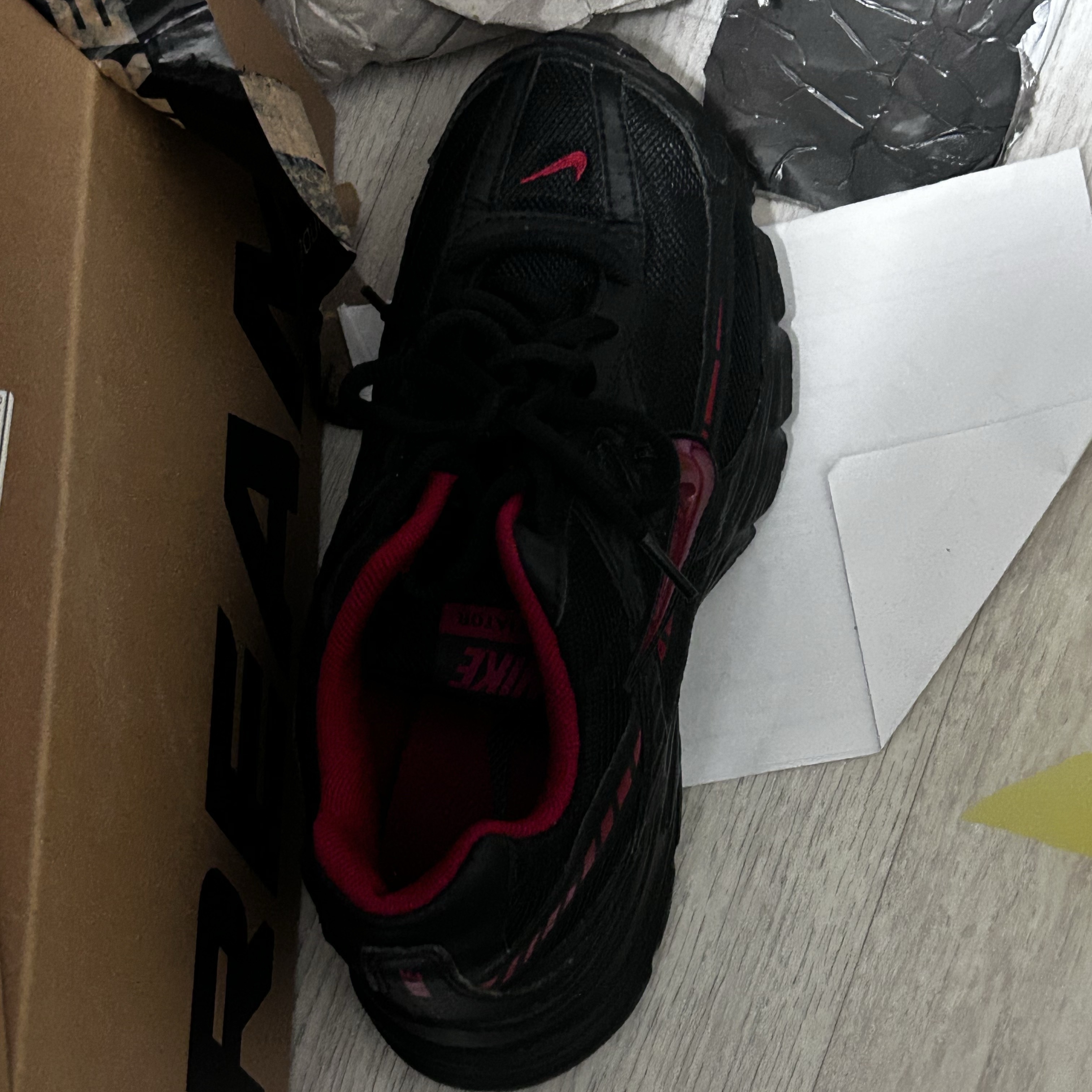 Nike Initiator Black Red 착용 스타일