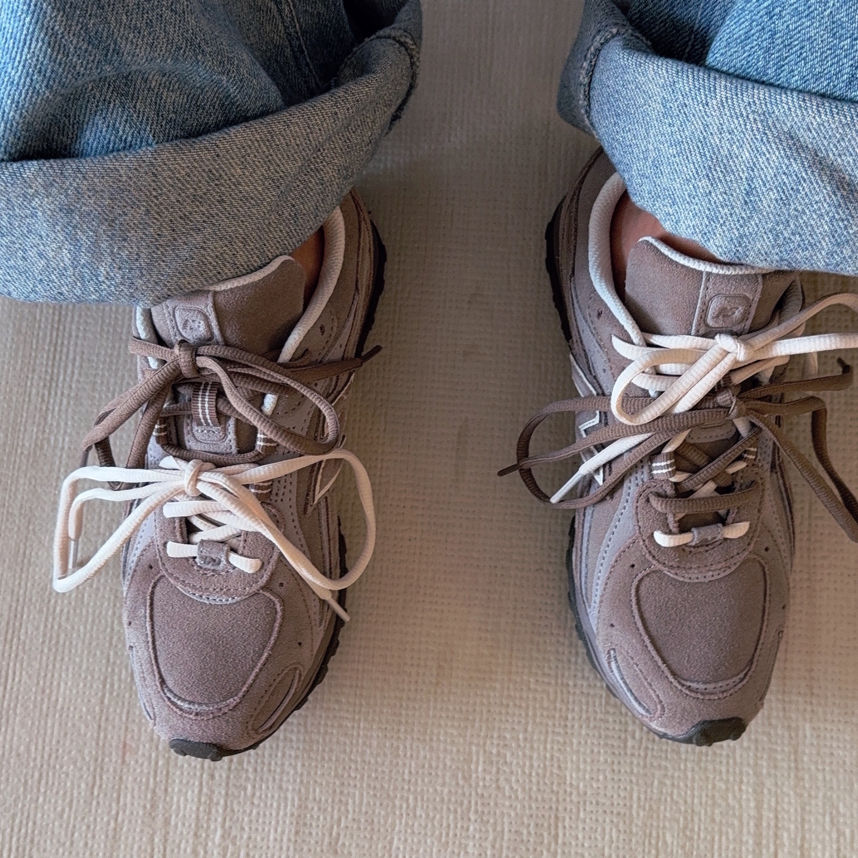 New Balance 204L Suede Mushroom Arid Stone 착용 스타일 - 3