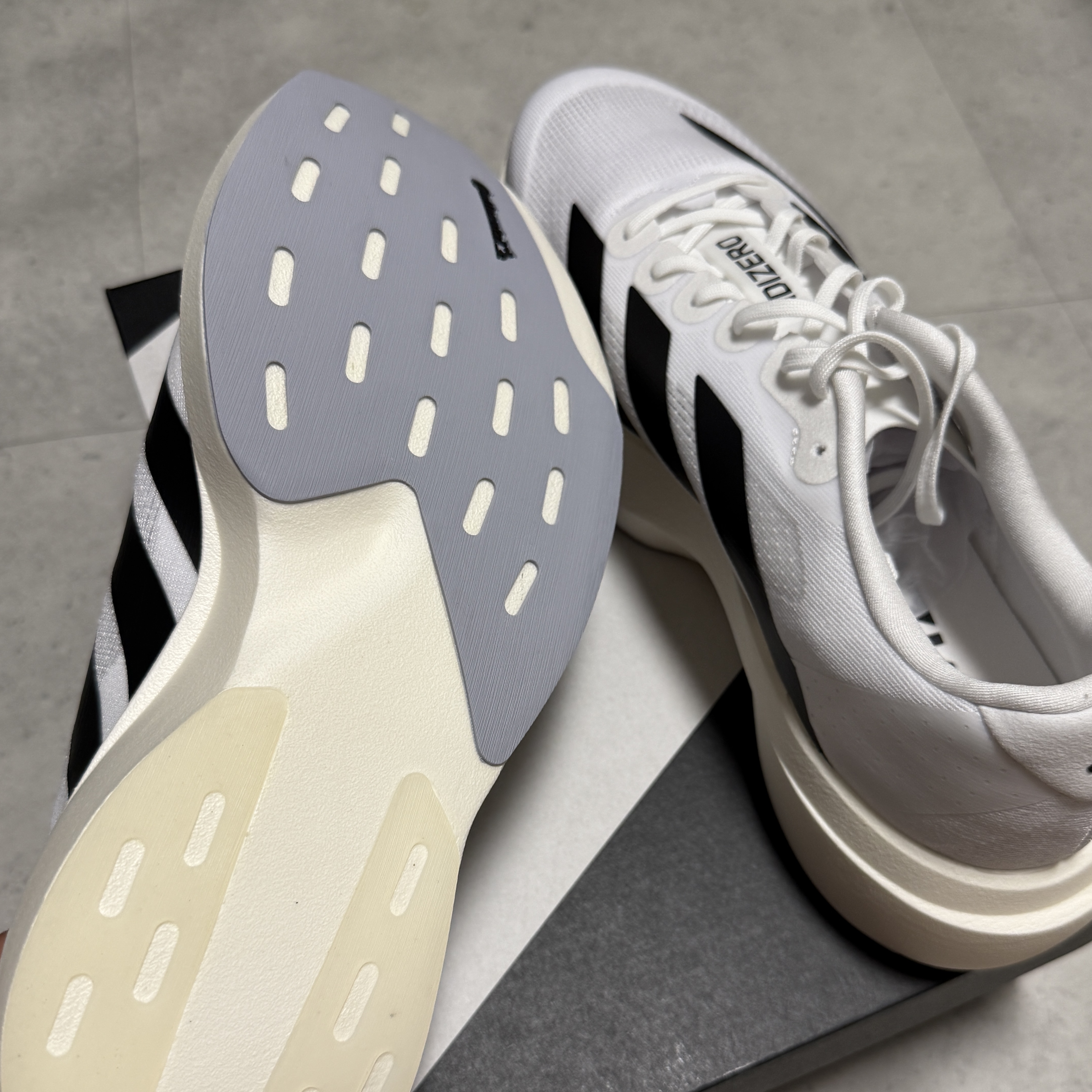 Adidas Adizero EVO SL Cloud White Core Black 착용 스타일 - 5