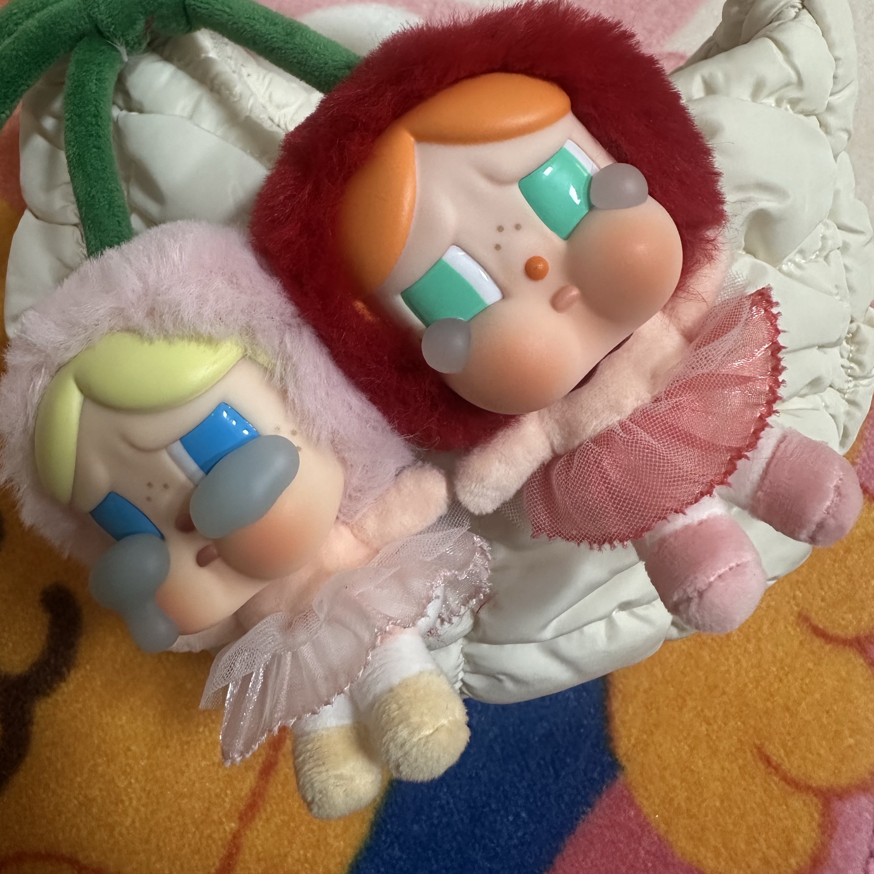 Pop Mart Crybaby Crying For Love Series Vinyl Plush, COS Quilted Micro Bag Off White 착용 스타일 - 2