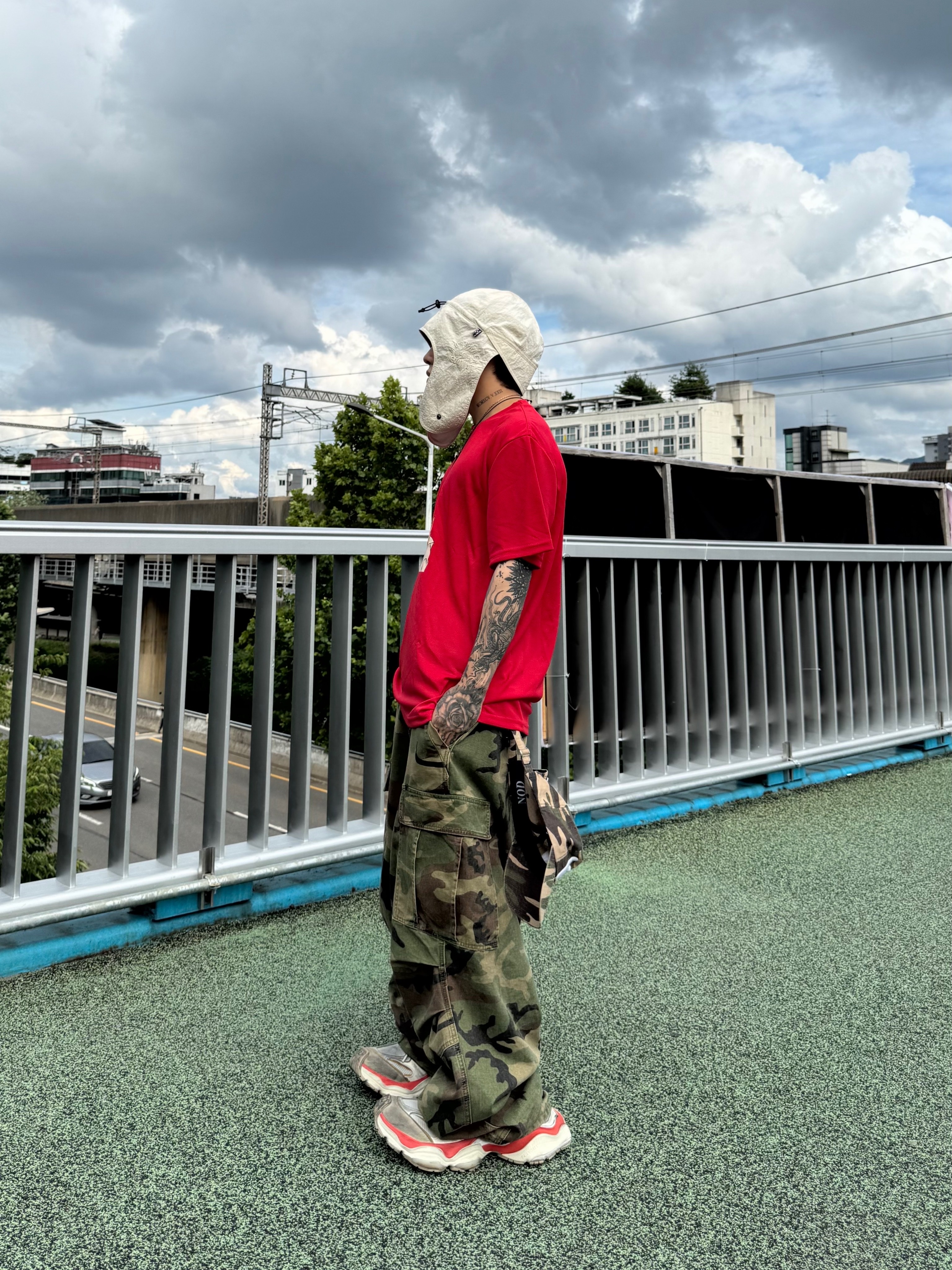 NOD Stone Washed Cargo Pants Camo, Balenciaga Cargo Sneakers White Grey 착용 스타일 - 3