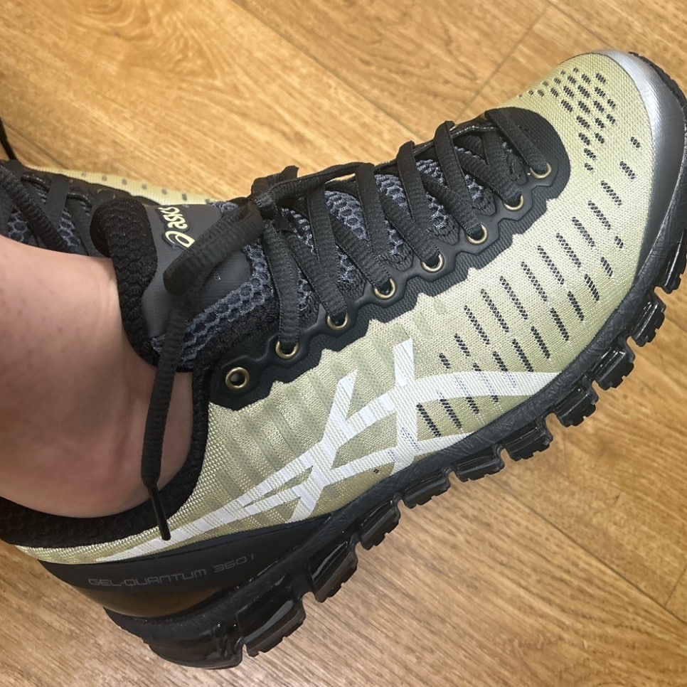Asics x Above The Clouds Gel-Quantum 360 I Soft Yellow Black 착용 스타일