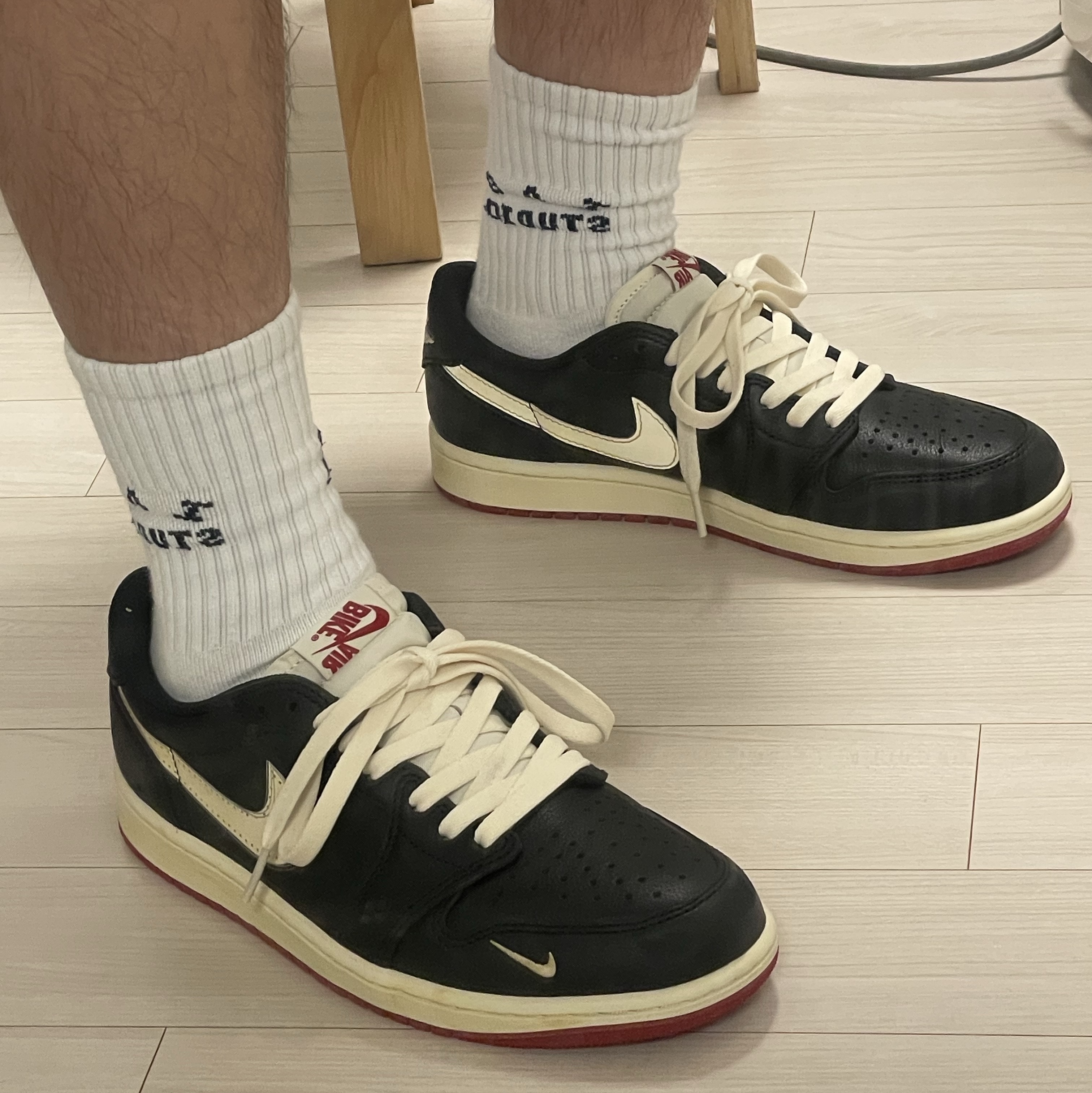 Jordan 1 x Nigel Sylvester Retro Low OG Better With Time 착용 스타일 - 1