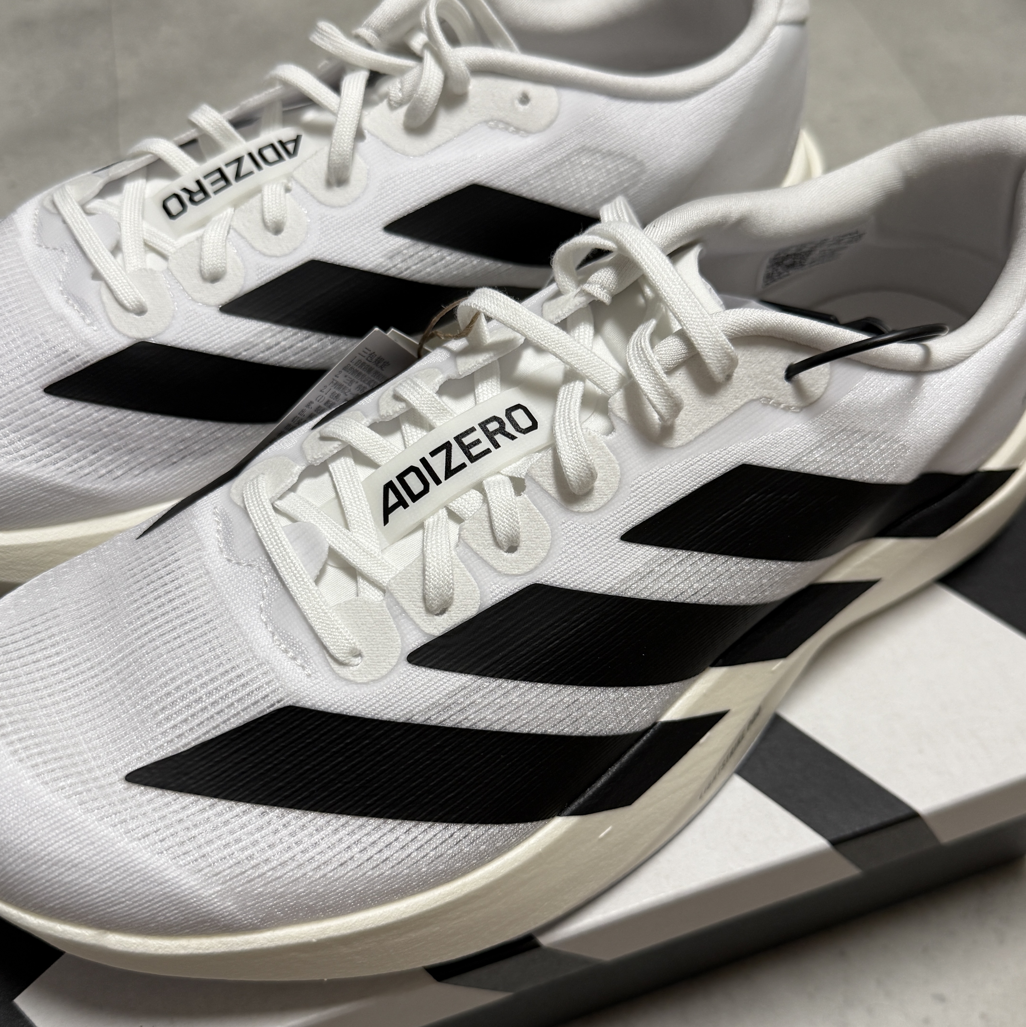 Adidas Adizero EVO SL Cloud White Core Black 착용 스타일 - 3