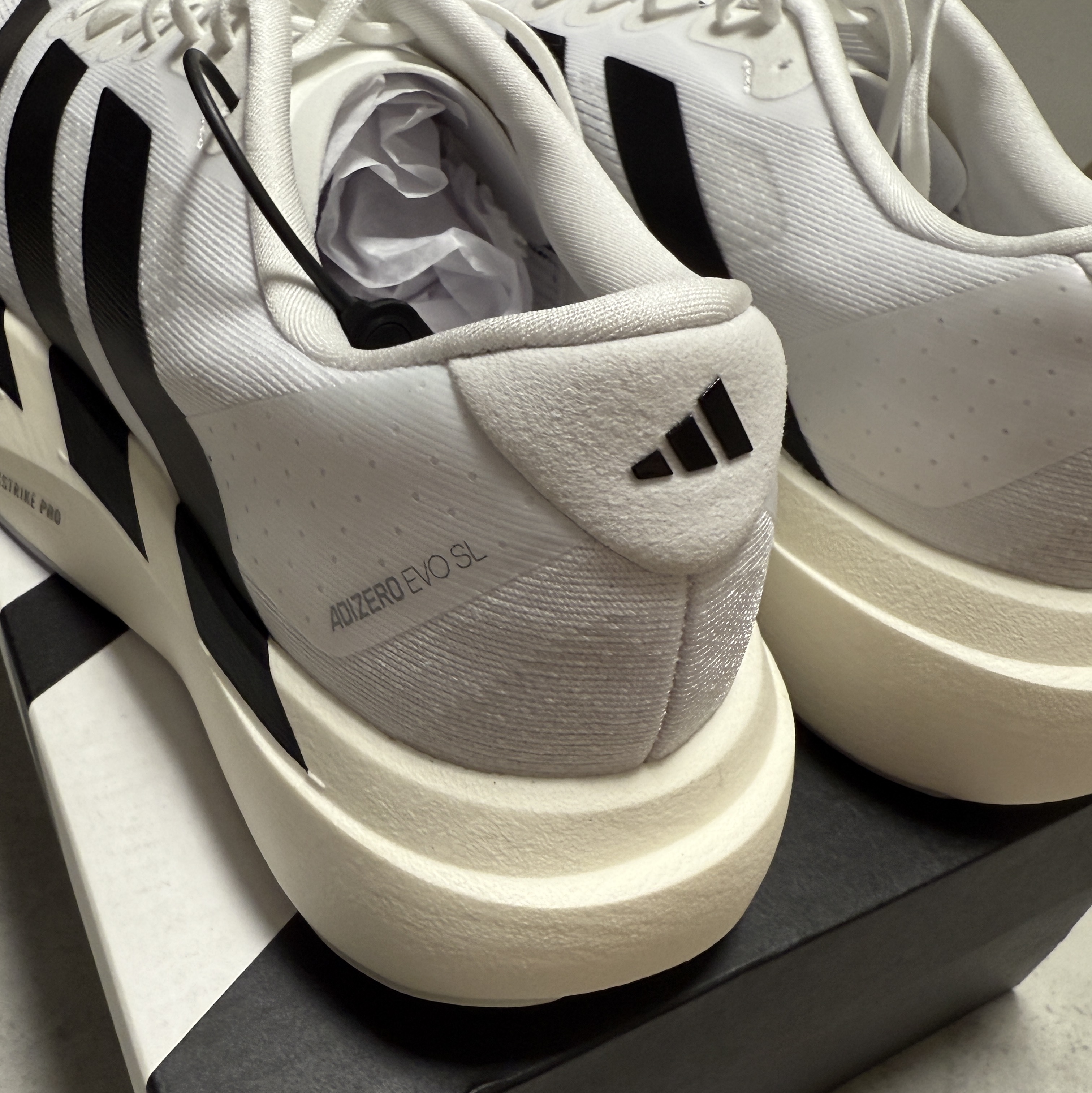 Adidas Adizero EVO SL Cloud White Core Black 착용 스타일 - 4