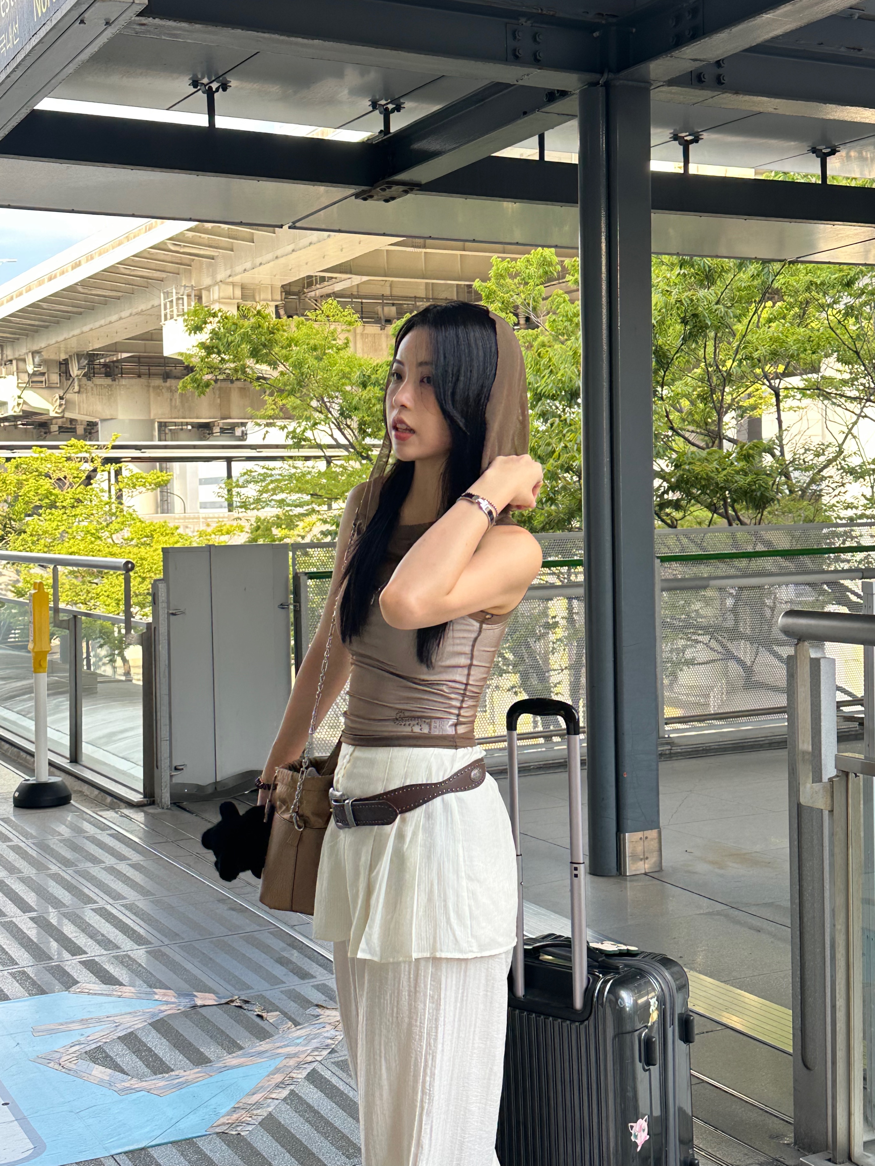 Maison Margiela 5AC Small Bucket Bag Camel, (W) Birkenstock Mayari Nubuck Leather Mocha - Regular 착용 스타일 - 4