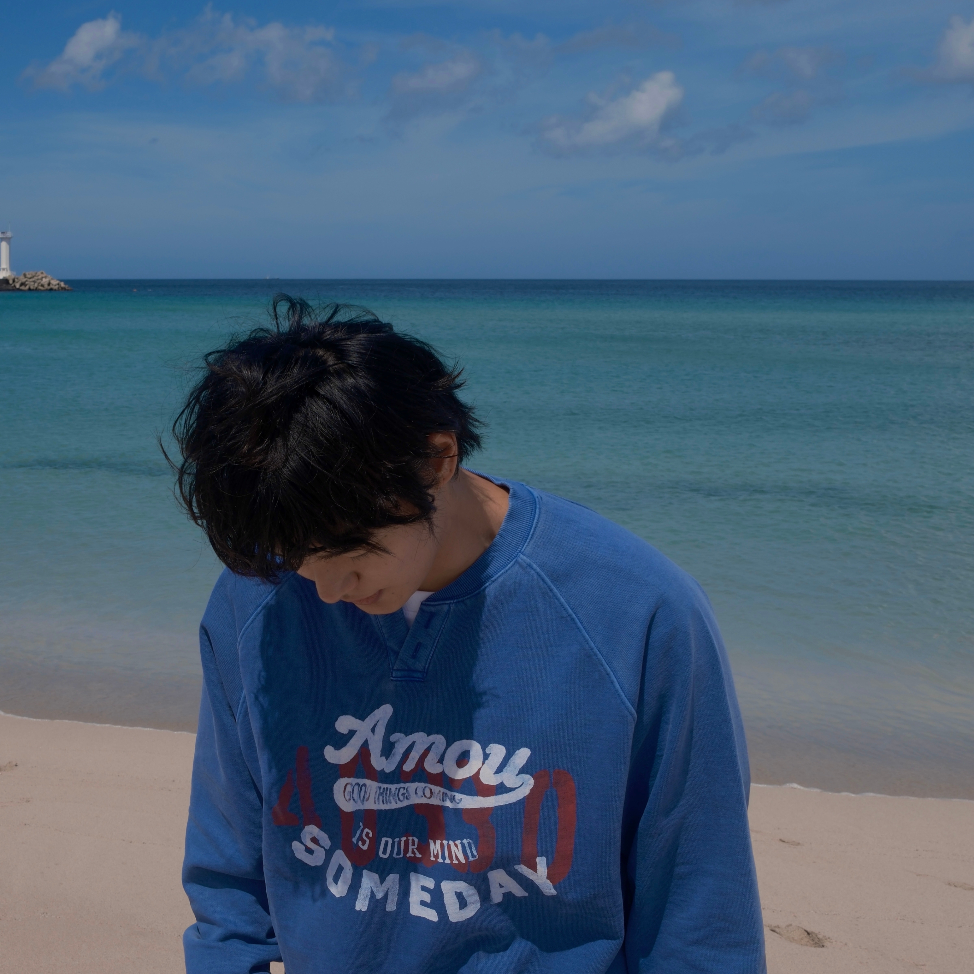 AMOU Someday Henley Neck Blue, AMOU Someday Henley Neck Gray 착용 스타일 - 3