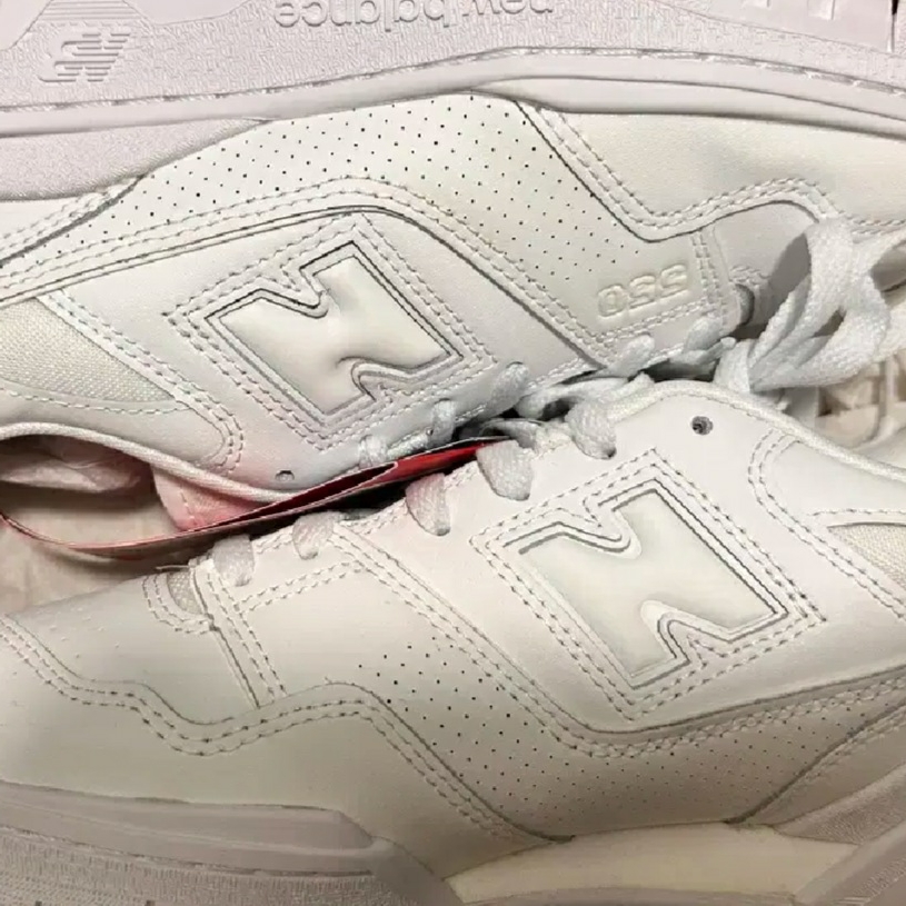New Balance 550 Triple White - D Standard 착용 스타일